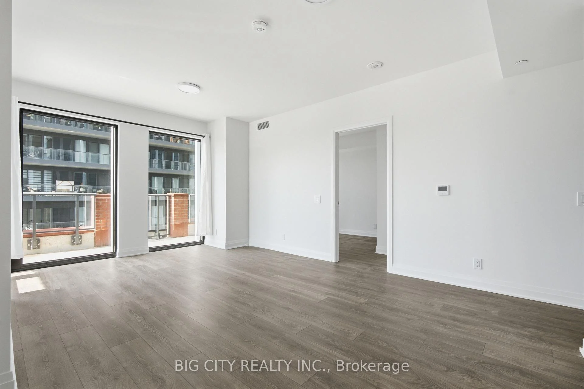 Photo 5 of Unit 1001, 25 Frederick Todd Way, Toronto, Thorncliffe Park — HOMEH