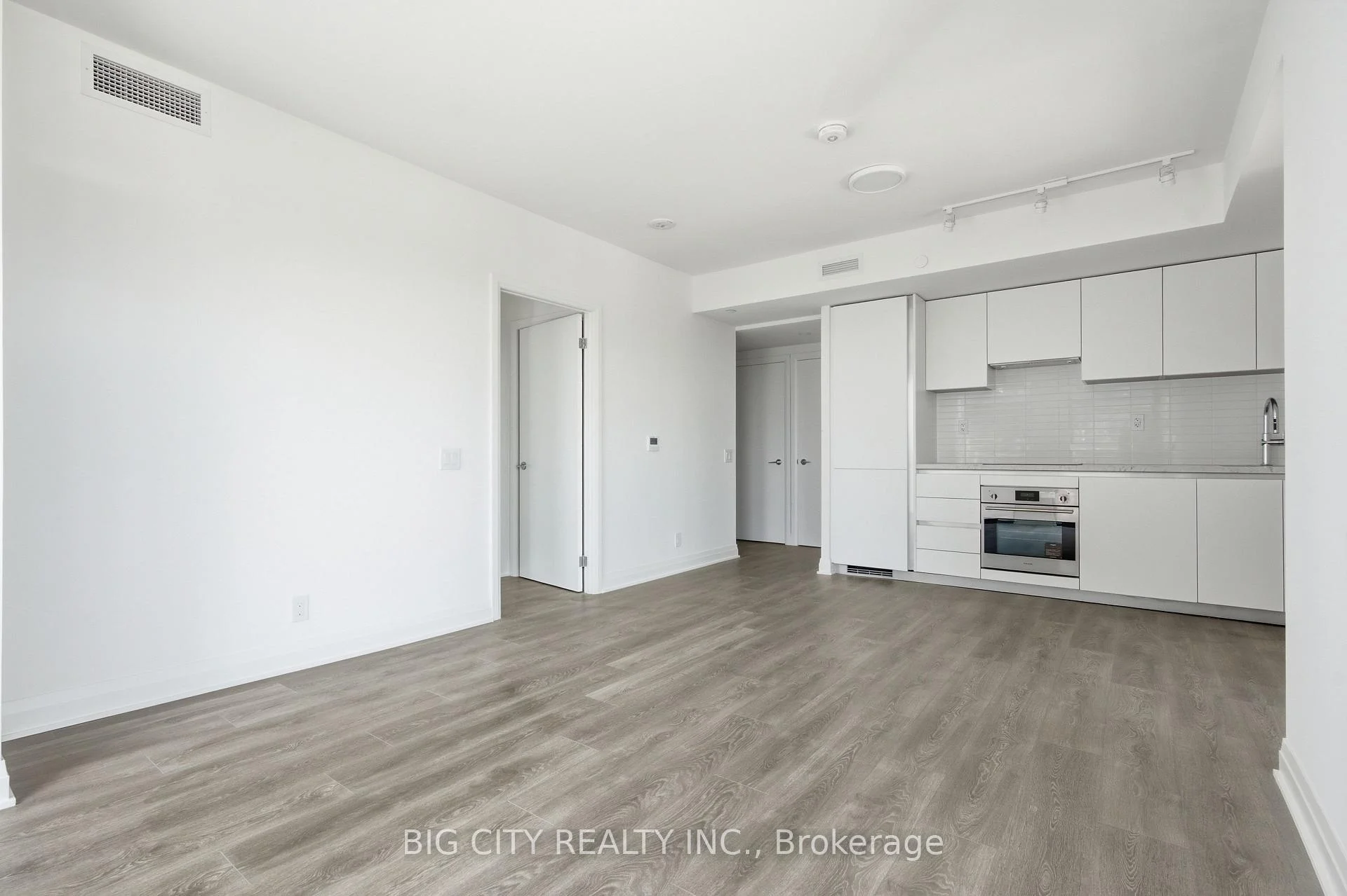 Photo 8 of Unit 1001, 25 Frederick Todd Way, Toronto, Thorncliffe Park — HOMEH