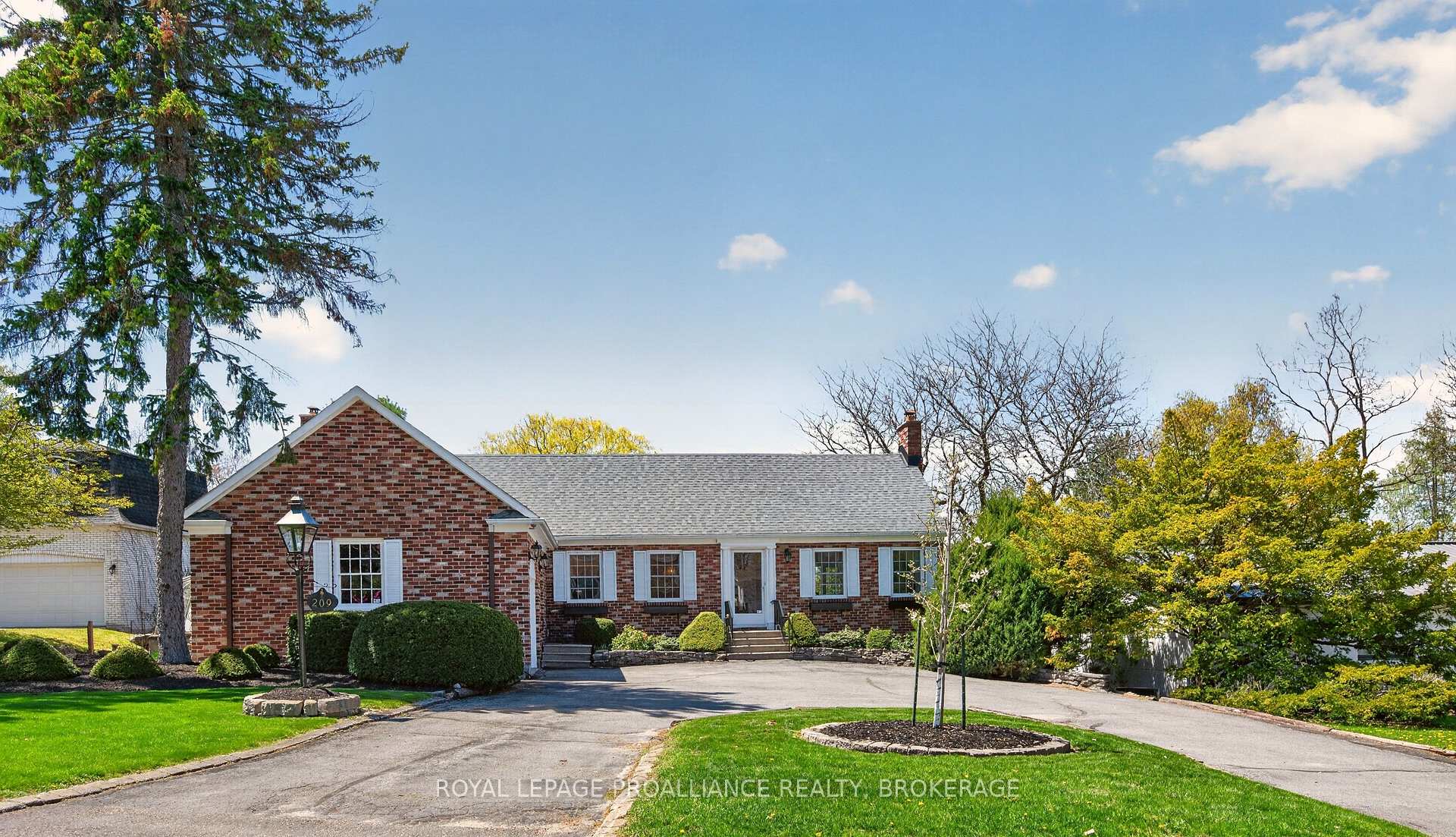 Photo 1 of 209 Fairway Hill Crescent, Kingston, Central City West — HOMEH