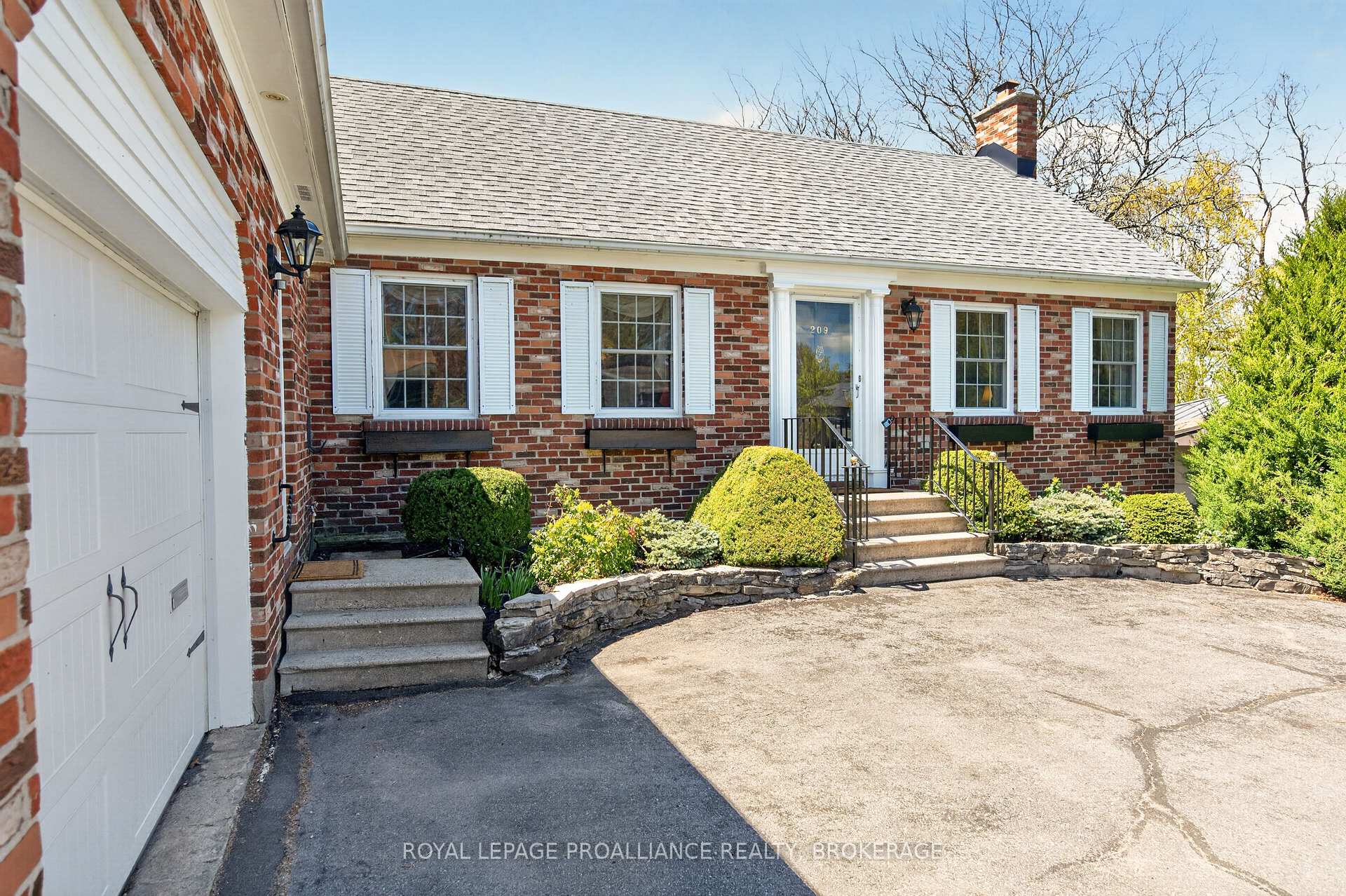 Photo 7 of 209 Fairway Hill Crescent, Kingston, Central City West — HOMEH