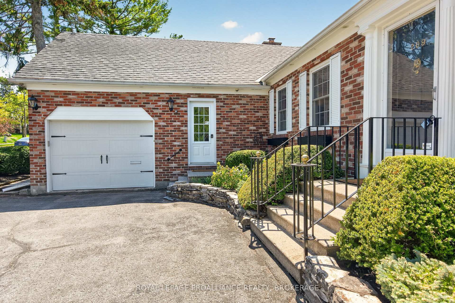 Photo 8 of 209 Fairway Hill Crescent, Kingston, Central City West — HOMEH