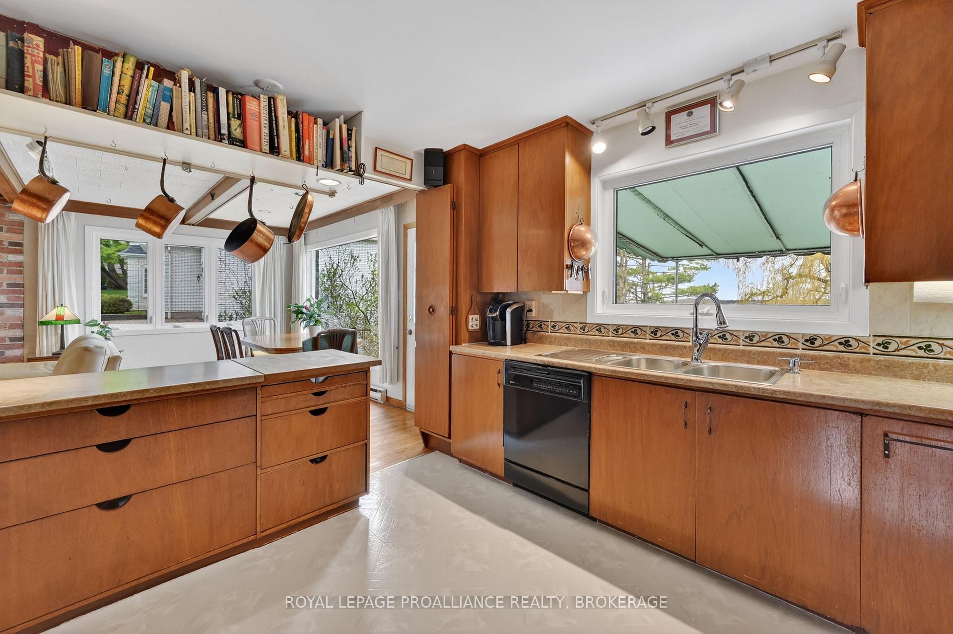 Photo 15 of 209 Fairway Hill Crescent, Kingston, Central City West — HOMEH