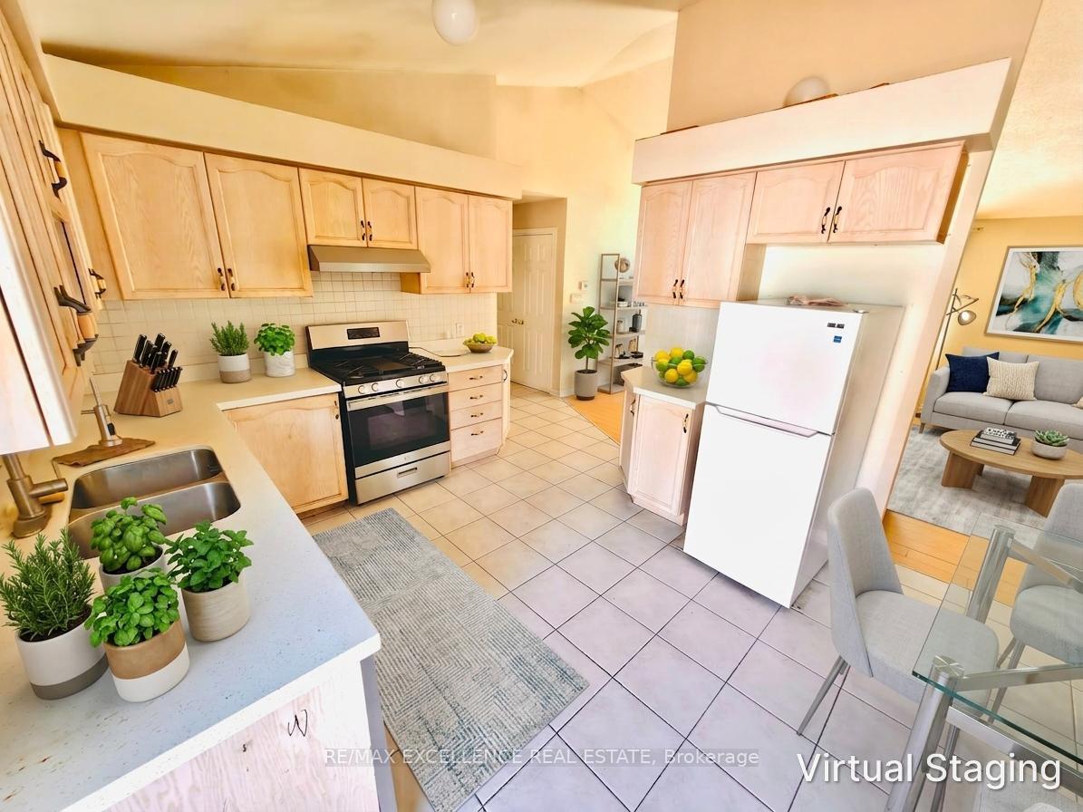 Photo 8 of 307 Niagara Drive, Oshawa, Samac — HOMEH