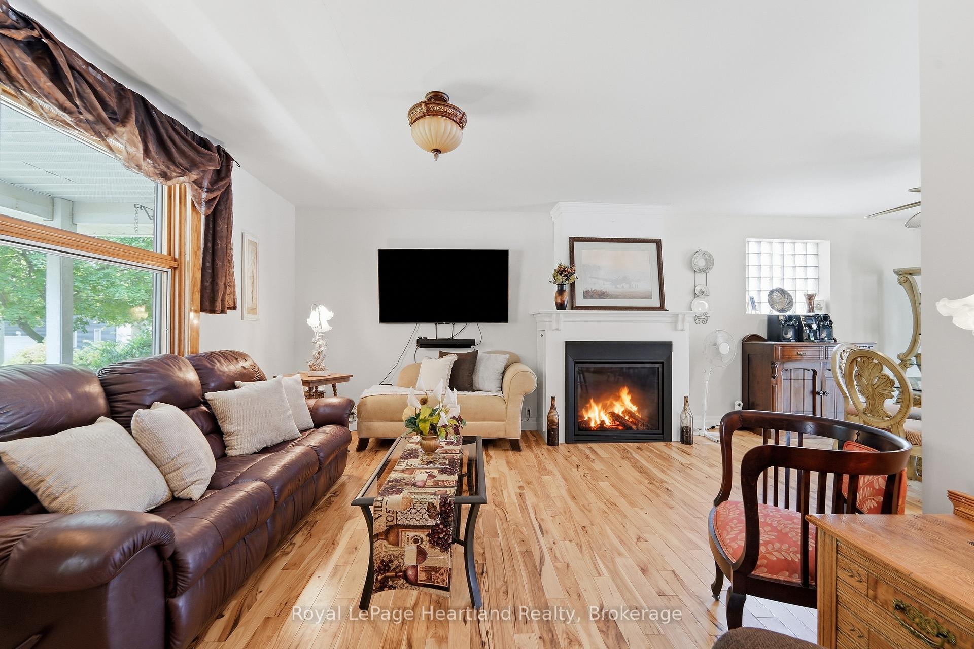Photo 7 of 187 Cameron Street, Goderich, Goderich (Town) — HOMEH