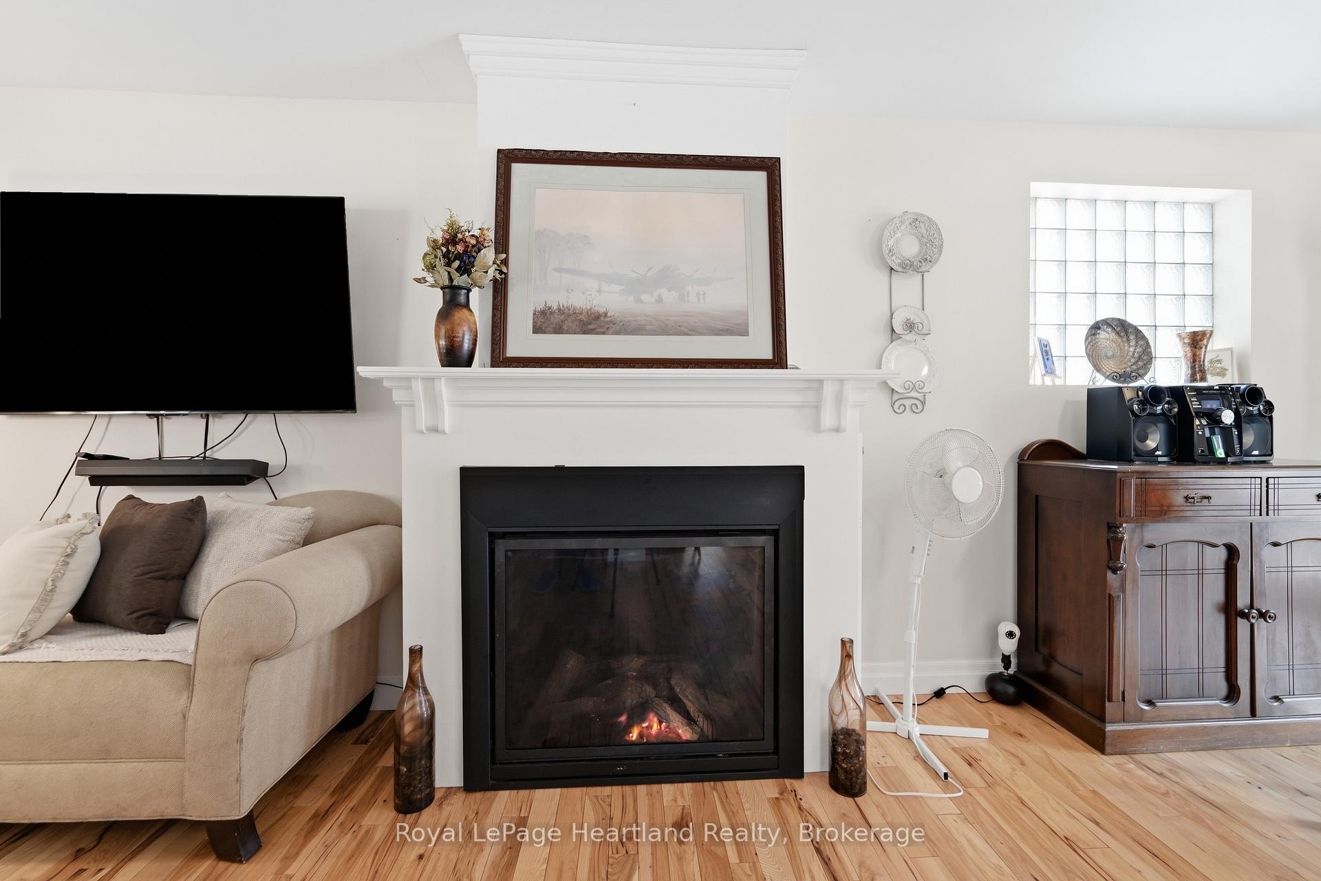 Photo 8 of 187 Cameron Street, Goderich, Goderich (Town) — HOMEH