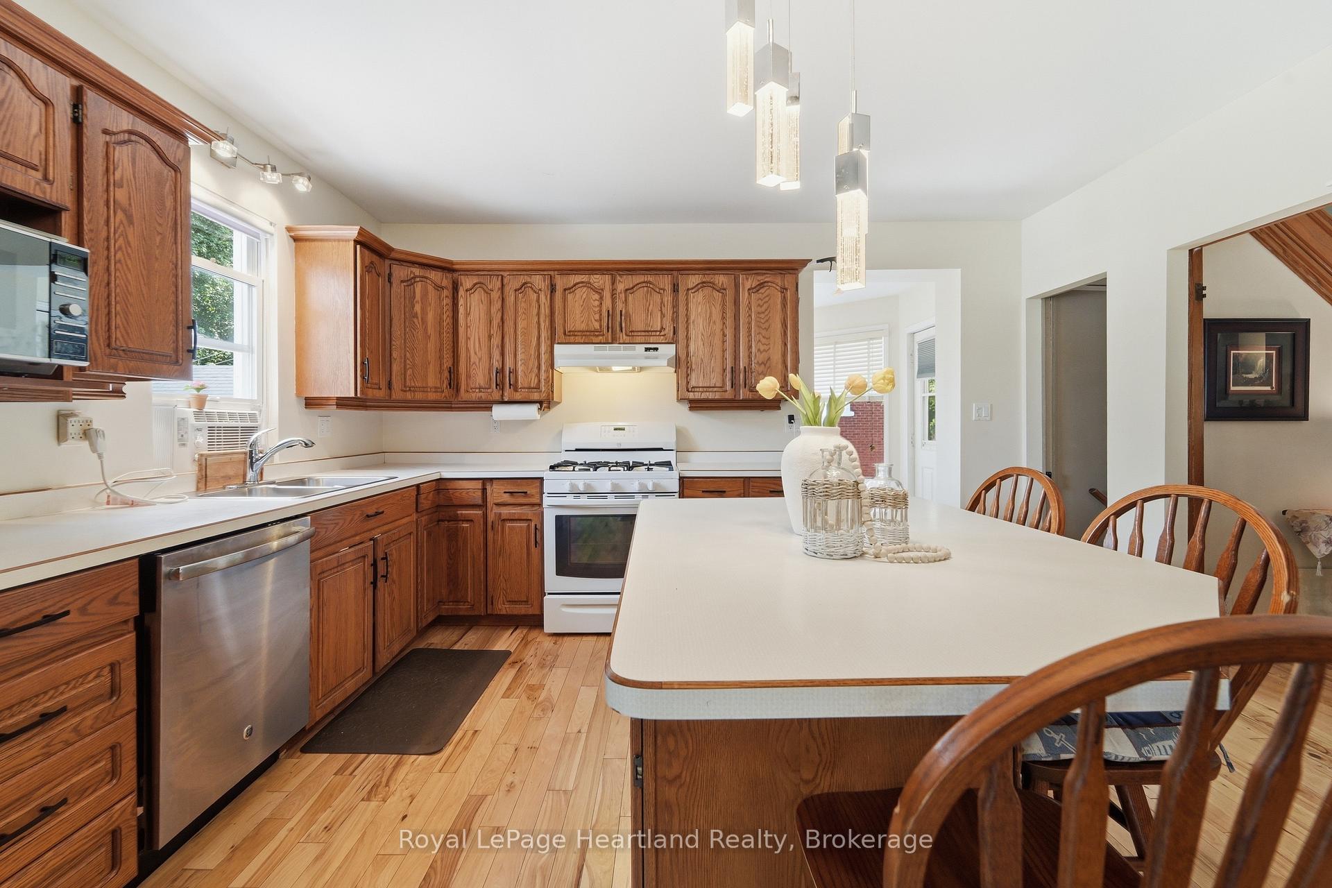 Photo 13 of 187 Cameron Street, Goderich, Goderich (Town) — HOMEH