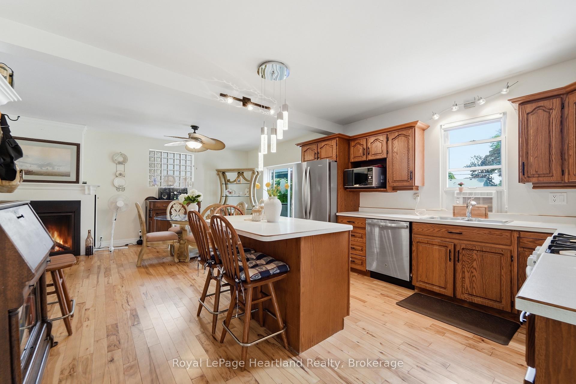 Photo 15 of 187 Cameron Street, Goderich, Goderich (Town) — HOMEH