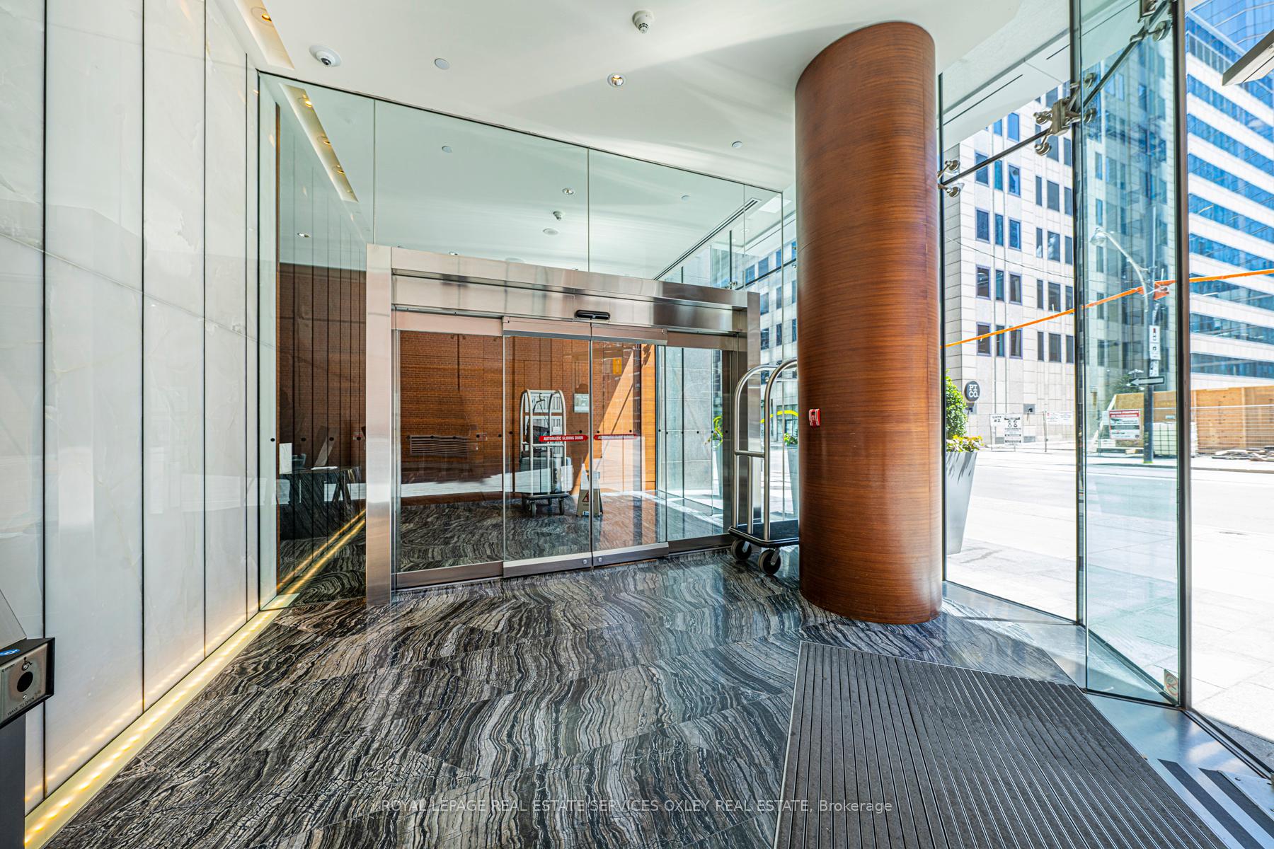 Photo 3 of Unit 4708, 180 University Avenue, Toronto, Bay Street Corridor — HOMEH