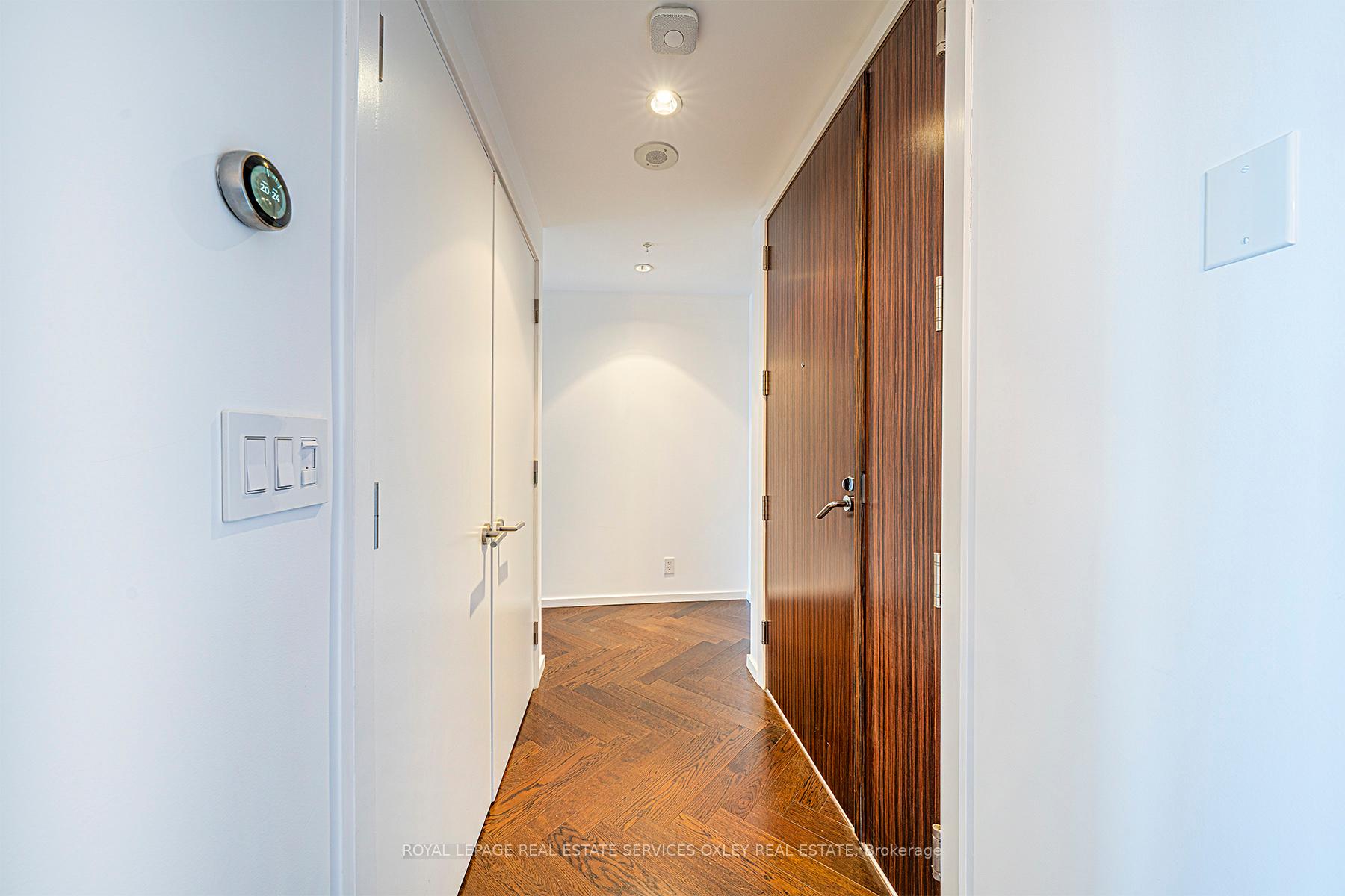 Photo 4 of Unit 4708, 180 University Avenue, Toronto, Bay Street Corridor — HOMEH