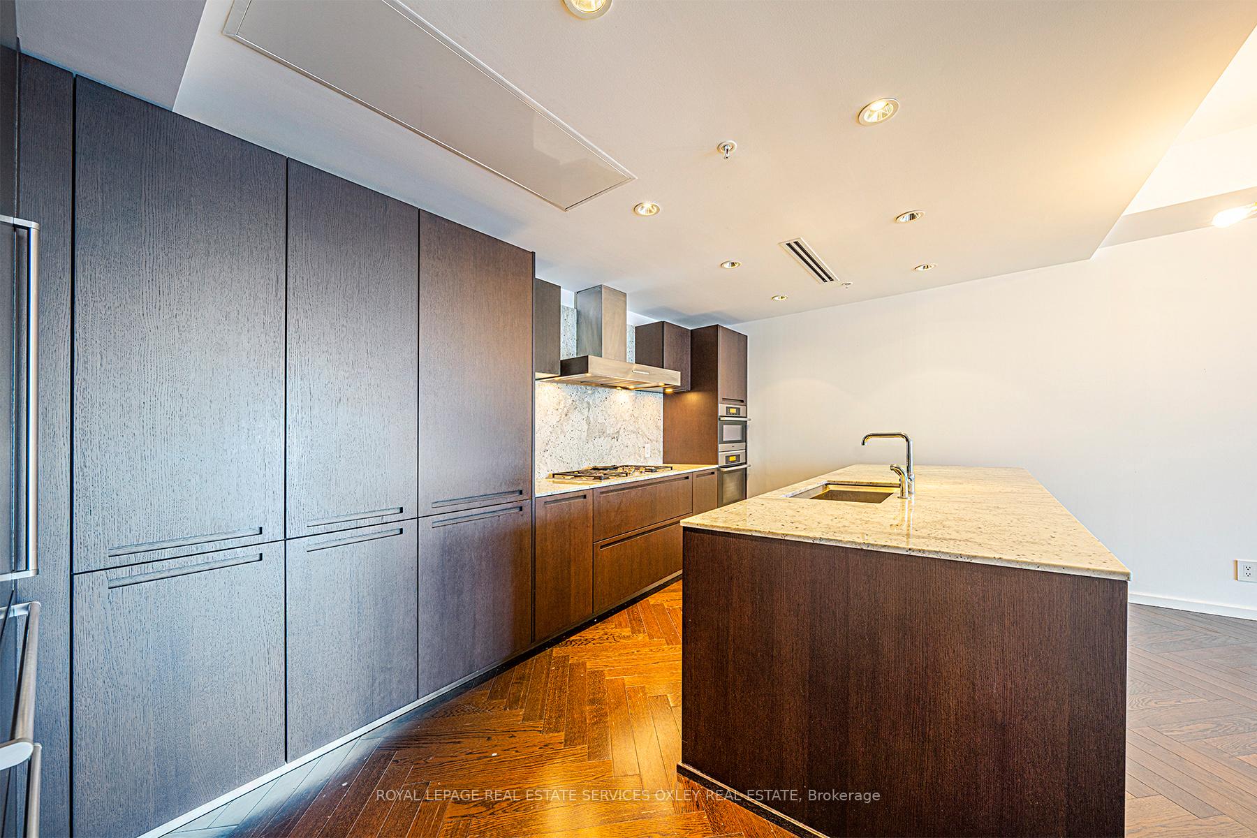 Photo 5 of Unit 4708, 180 University Avenue, Toronto, Bay Street Corridor — HOMEH