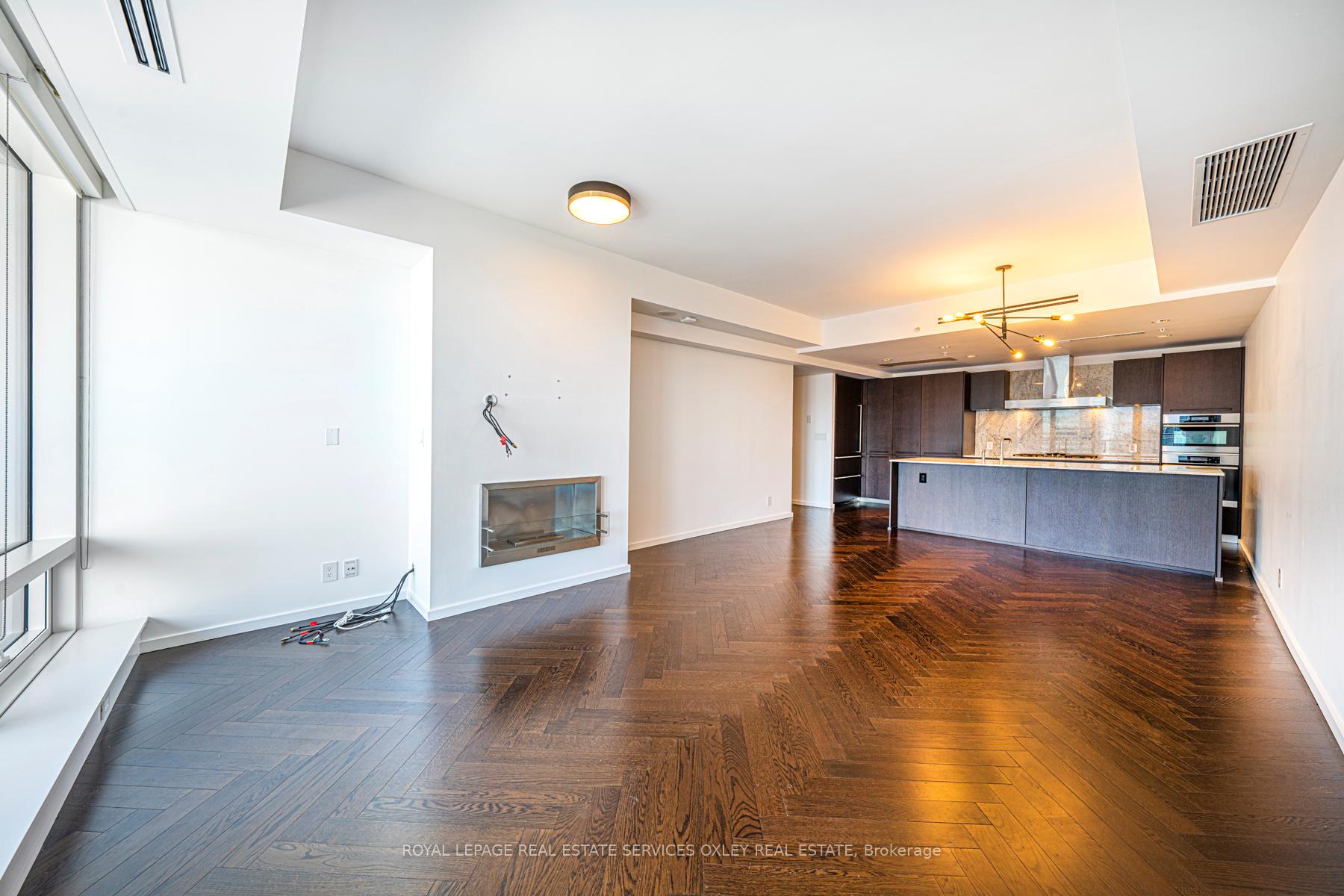Photo 8 of Unit 4708, 180 University Avenue, Toronto, Bay Street Corridor — HOMEH