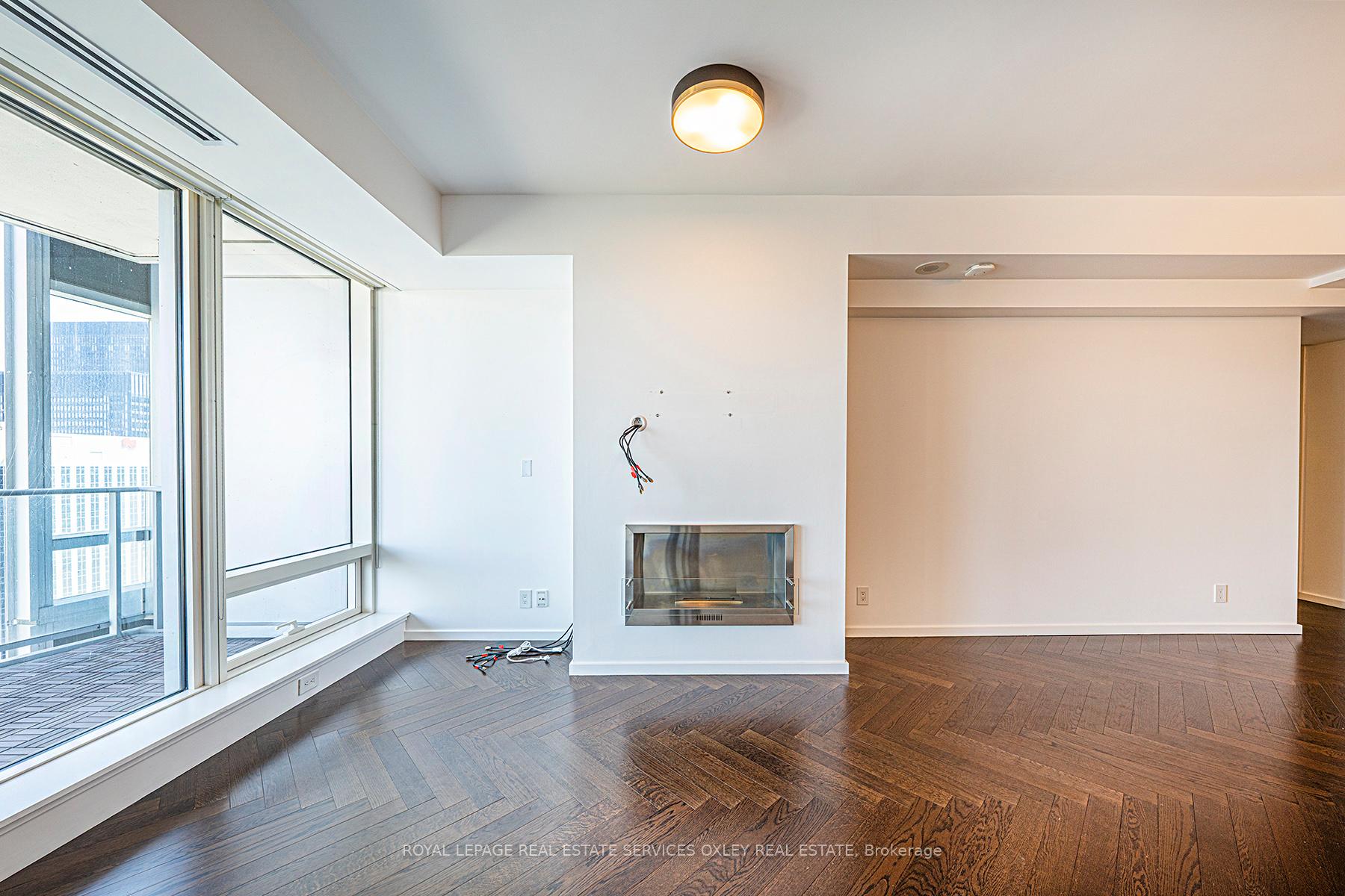 Photo 9 of Unit 4708, 180 University Avenue, Toronto, Bay Street Corridor — HOMEH