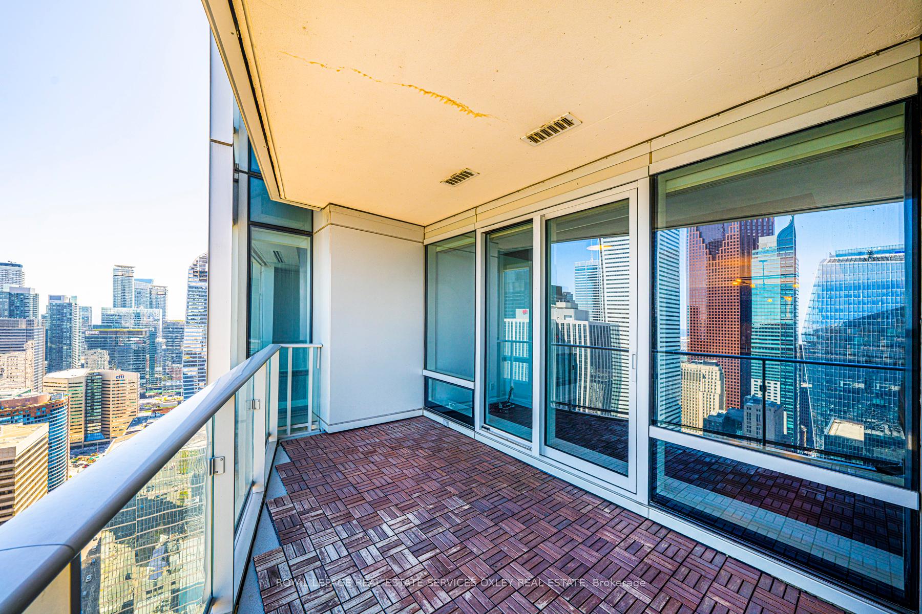Photo 11 of Unit 4708, 180 University Avenue, Toronto, Bay Street Corridor — HOMEH