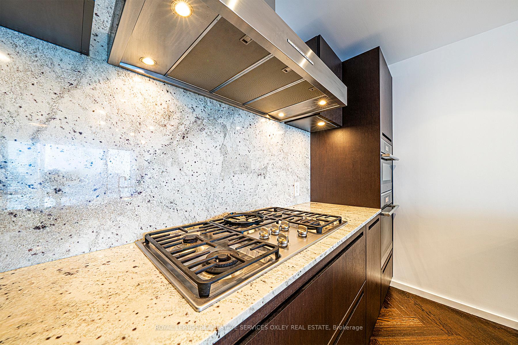 Photo 13 of Unit 4708, 180 University Avenue, Toronto, Bay Street Corridor — HOMEH