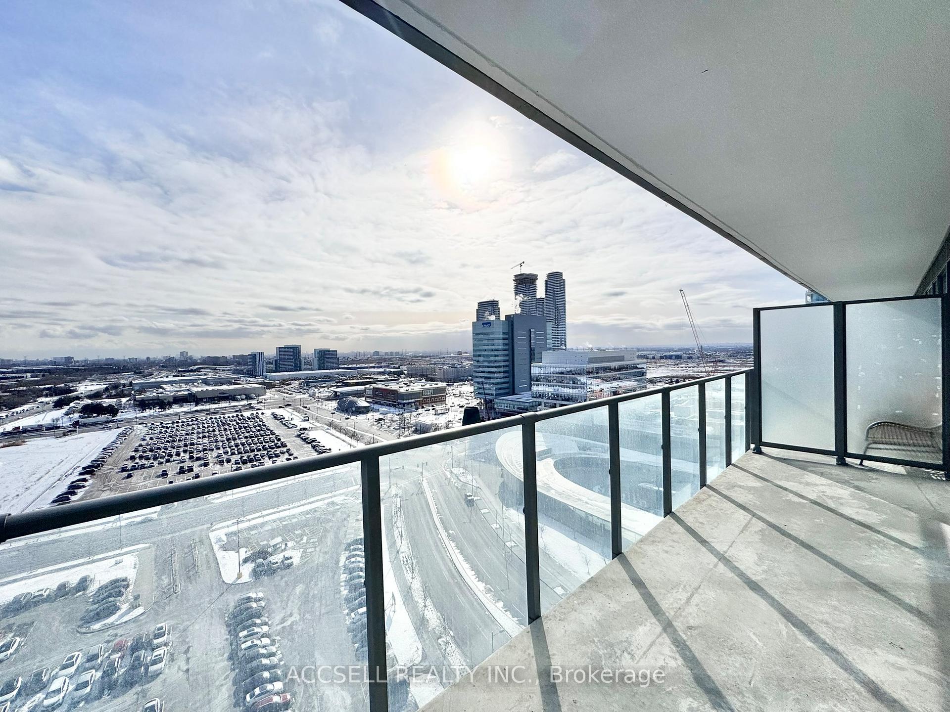 Photo 7 of Unit W905, 185 Millway Avenue, Vaughan, Vaughan Corporate Centre — HOMEH