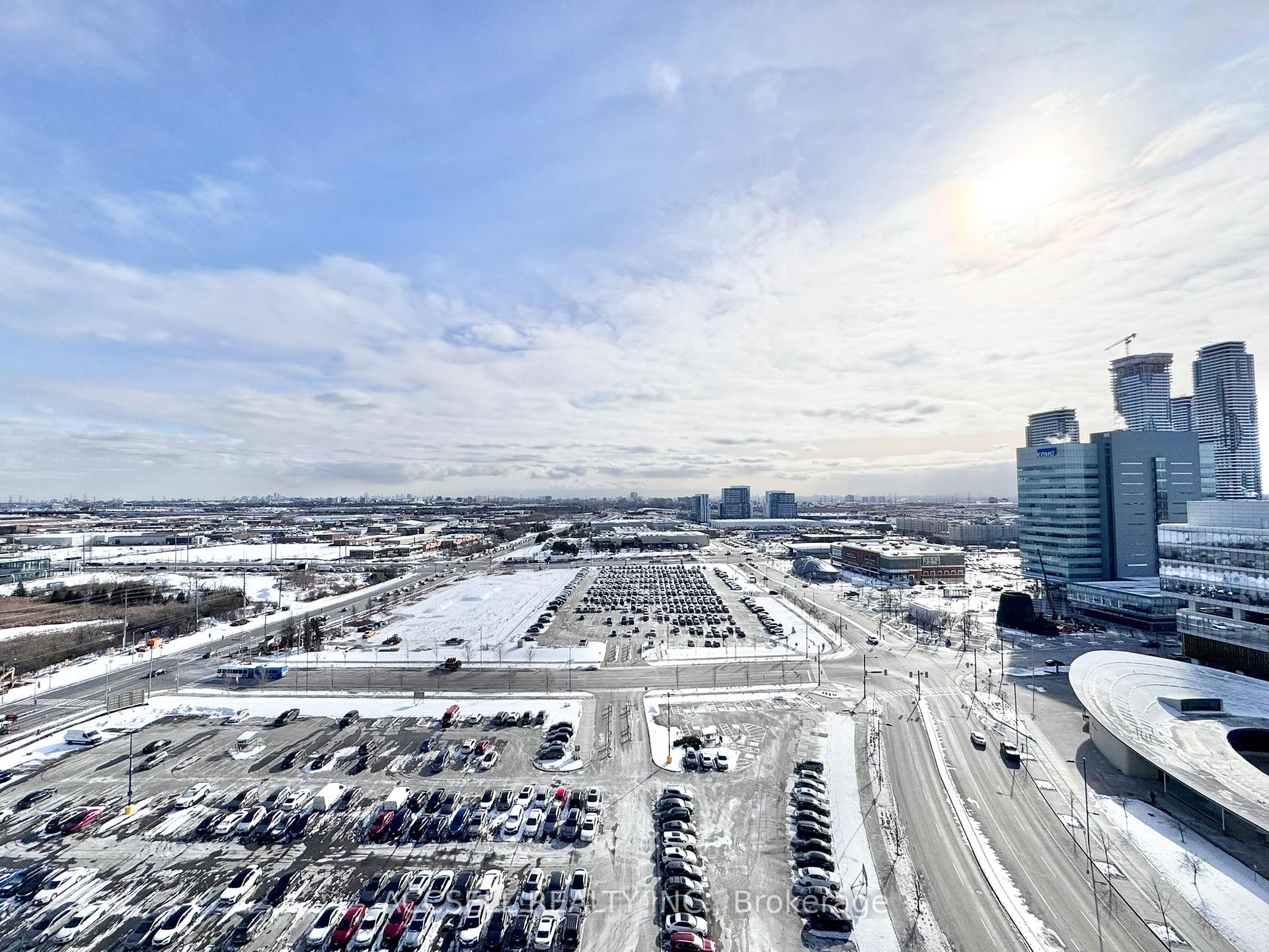 Photo 8 of Unit W905, 185 Millway Avenue, Vaughan, Vaughan Corporate Centre — HOMEH