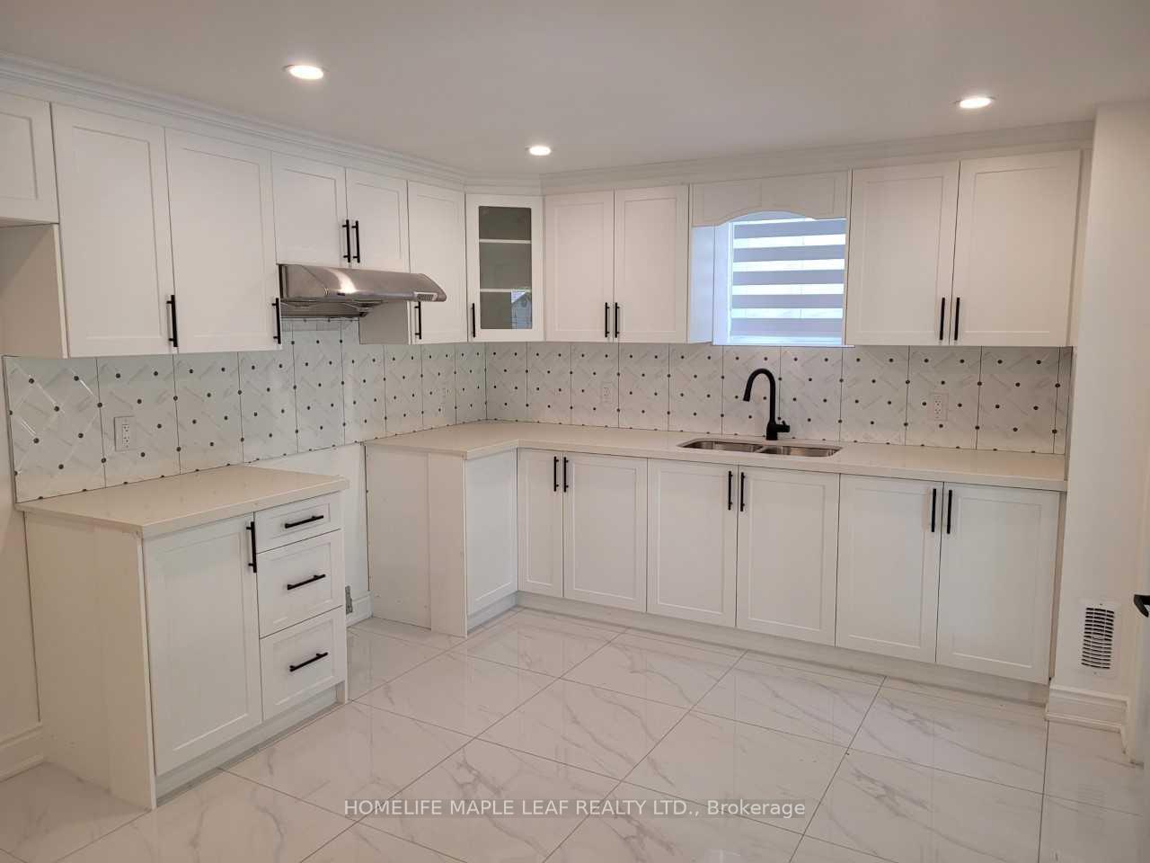 Photo 3 of 19 Freshspring Drive, Brampton, Sandringham-Wellington — HOMEH