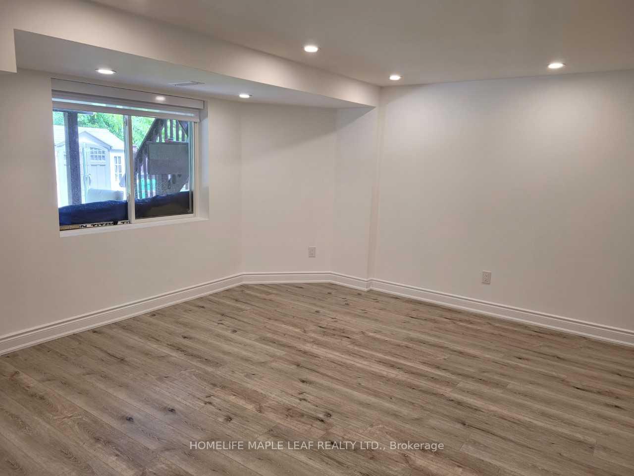 Photo 4 of 19 Freshspring Drive, Brampton, Sandringham-Wellington — HOMEH