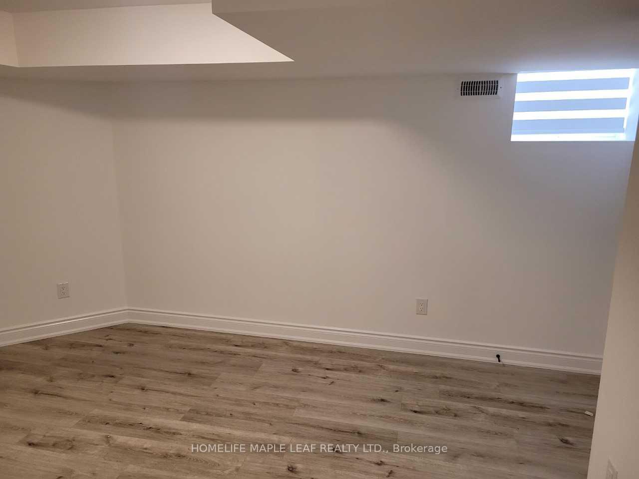 Photo 5 of 19 Freshspring Drive, Brampton, Sandringham-Wellington — HOMEH