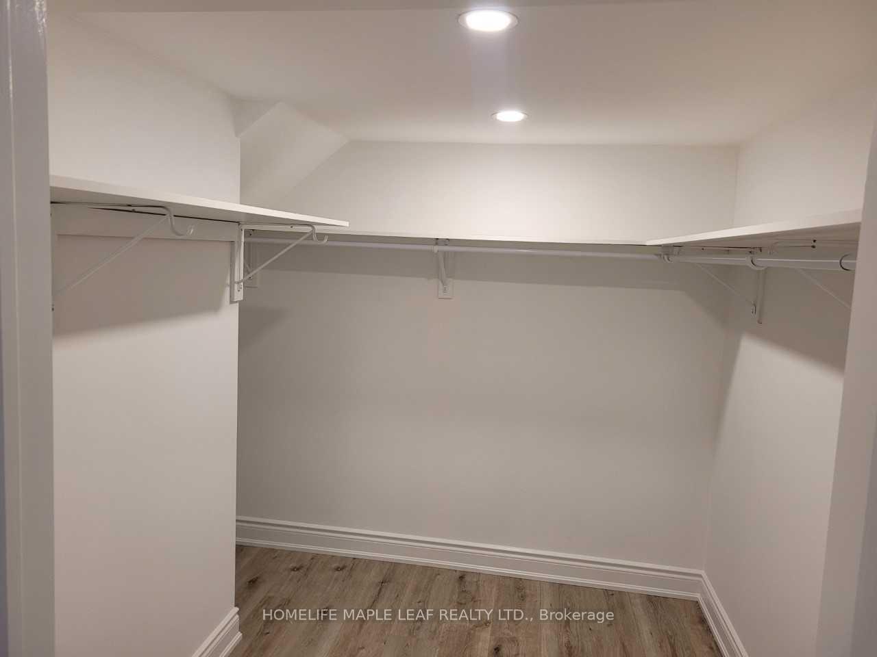 Photo 7 of 19 Freshspring Drive, Brampton, Sandringham-Wellington — HOMEH