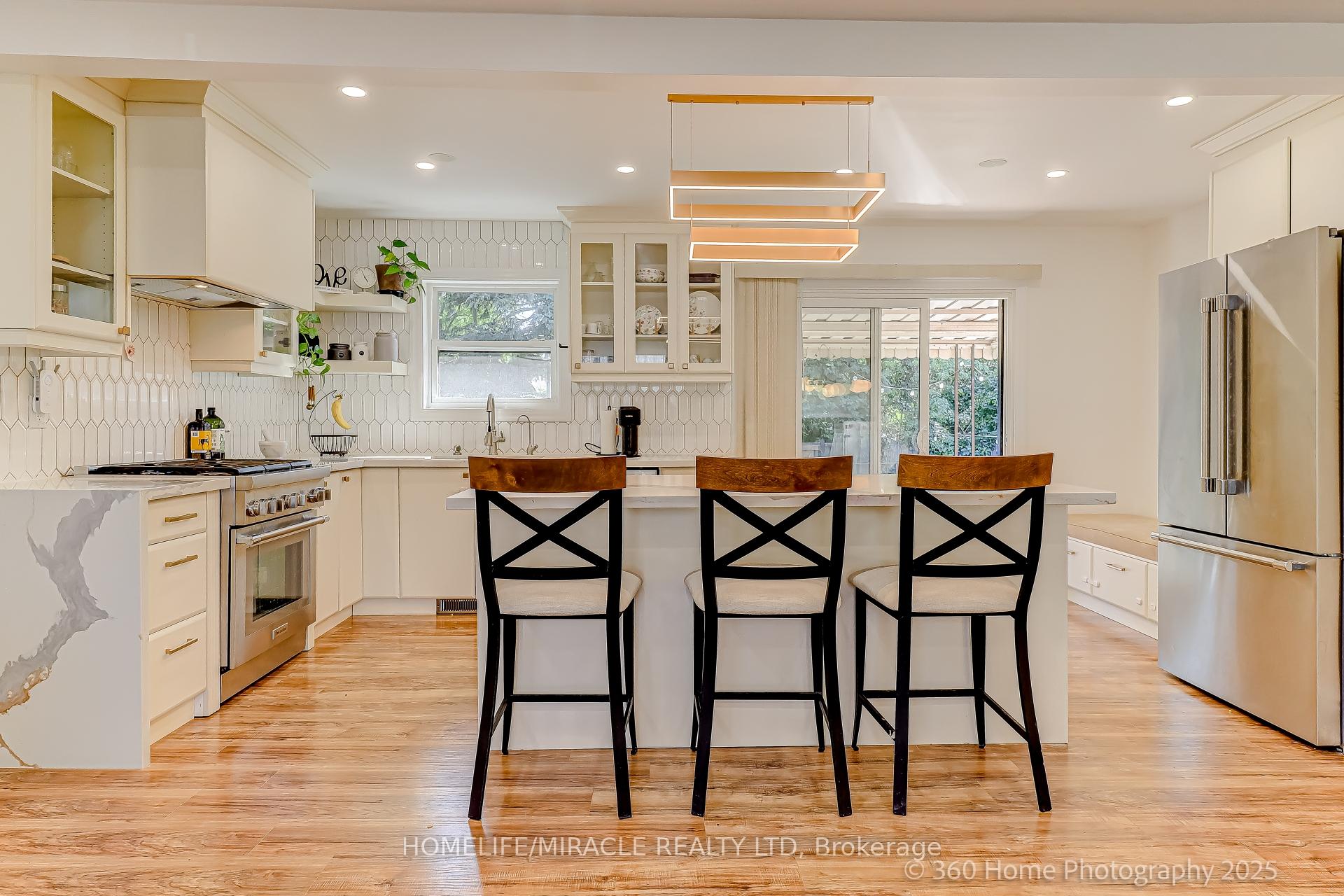 Photo 4 of 568 Weir Avenue, Oakville, West — HOMEH