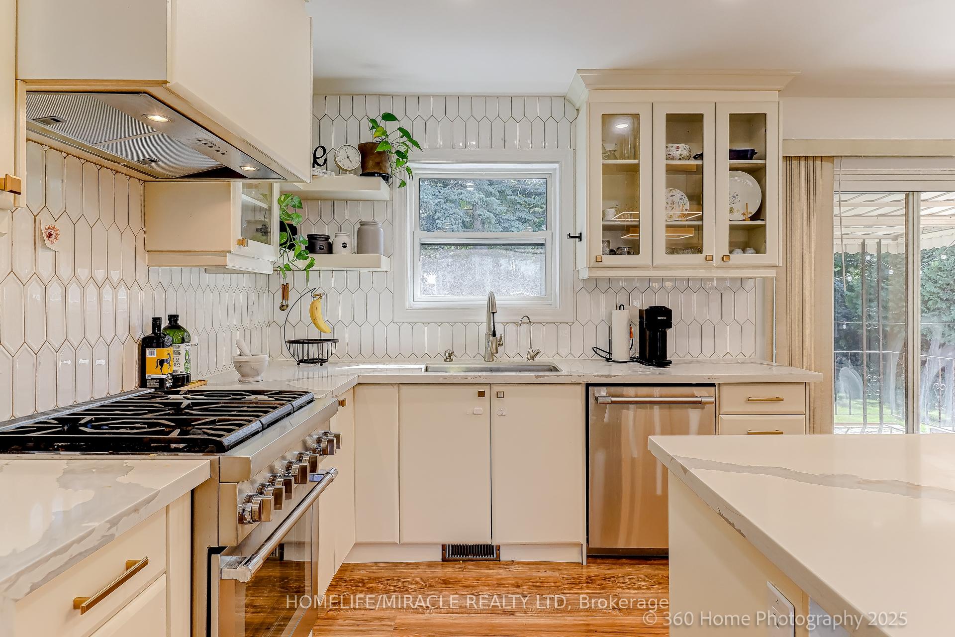 Photo 8 of 568 Weir Avenue, Oakville, West — HOMEH