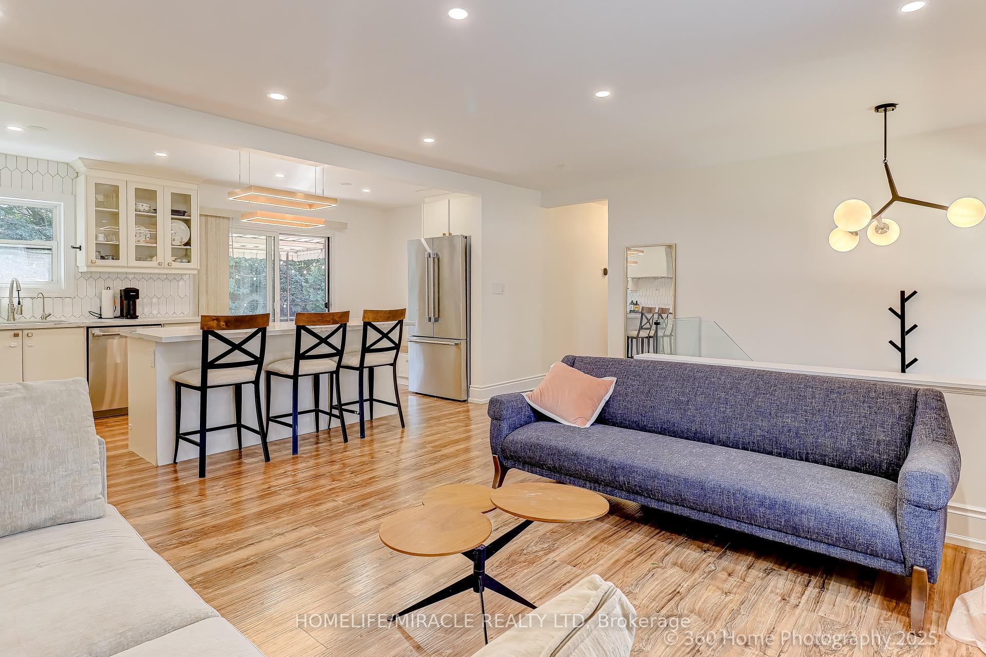 Photo 5 of 568 Weir Avenue, Oakville, West — HOMEH