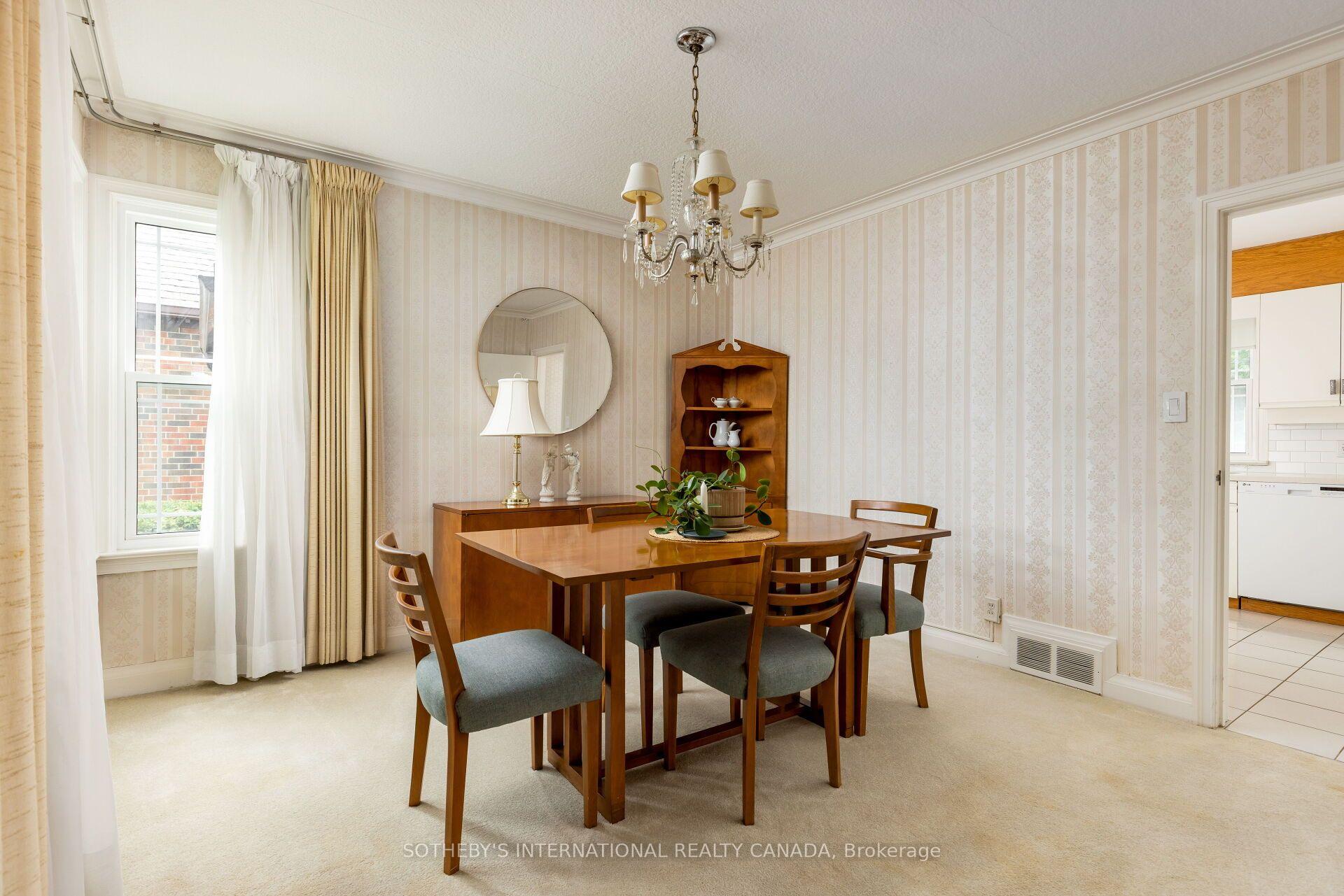 Photo 7 of 37 Hilldowntree Road, Etobicoke, Edenbridge-Humber Valley — HOMEH