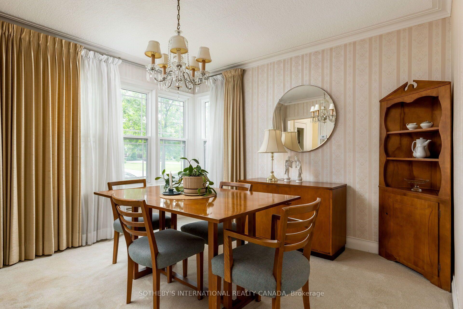 Photo 8 of 37 Hilldowntree Road, Etobicoke, Edenbridge-Humber Valley — HOMEH