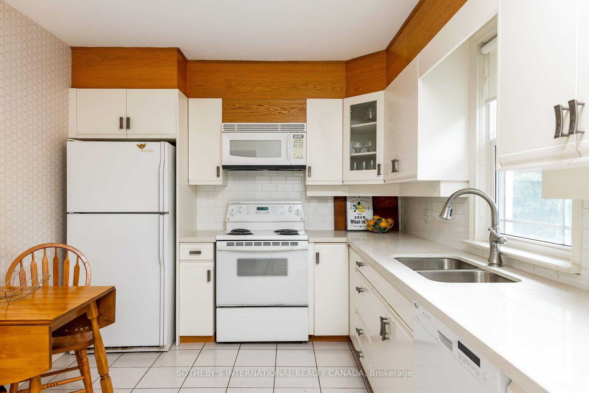Photo 12 of 37 Hilldowntree Road, Etobicoke, Edenbridge-Humber Valley — HOMEH