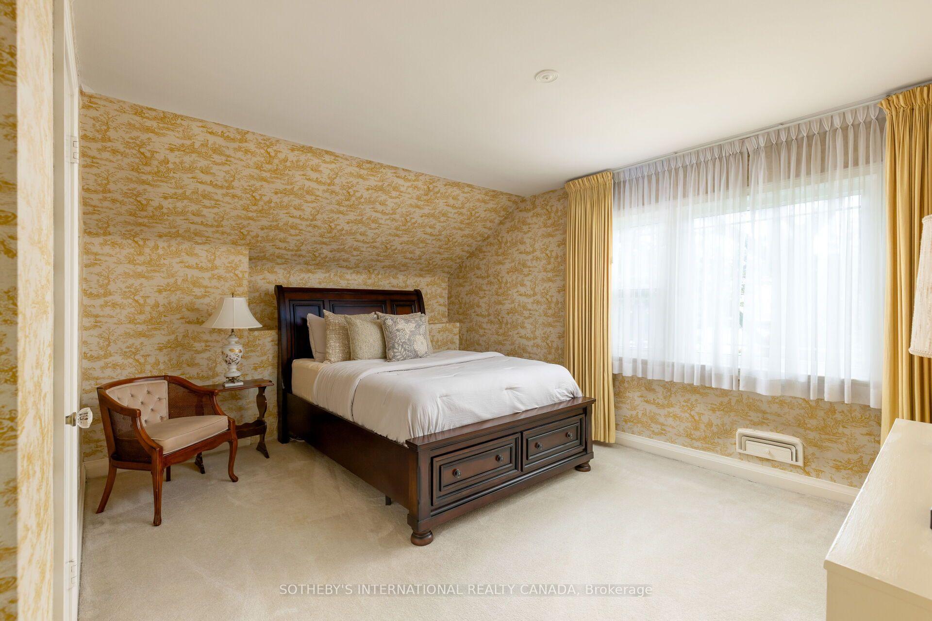 Photo 14 of 37 Hilldowntree Road, Etobicoke, Edenbridge-Humber Valley — HOMEH