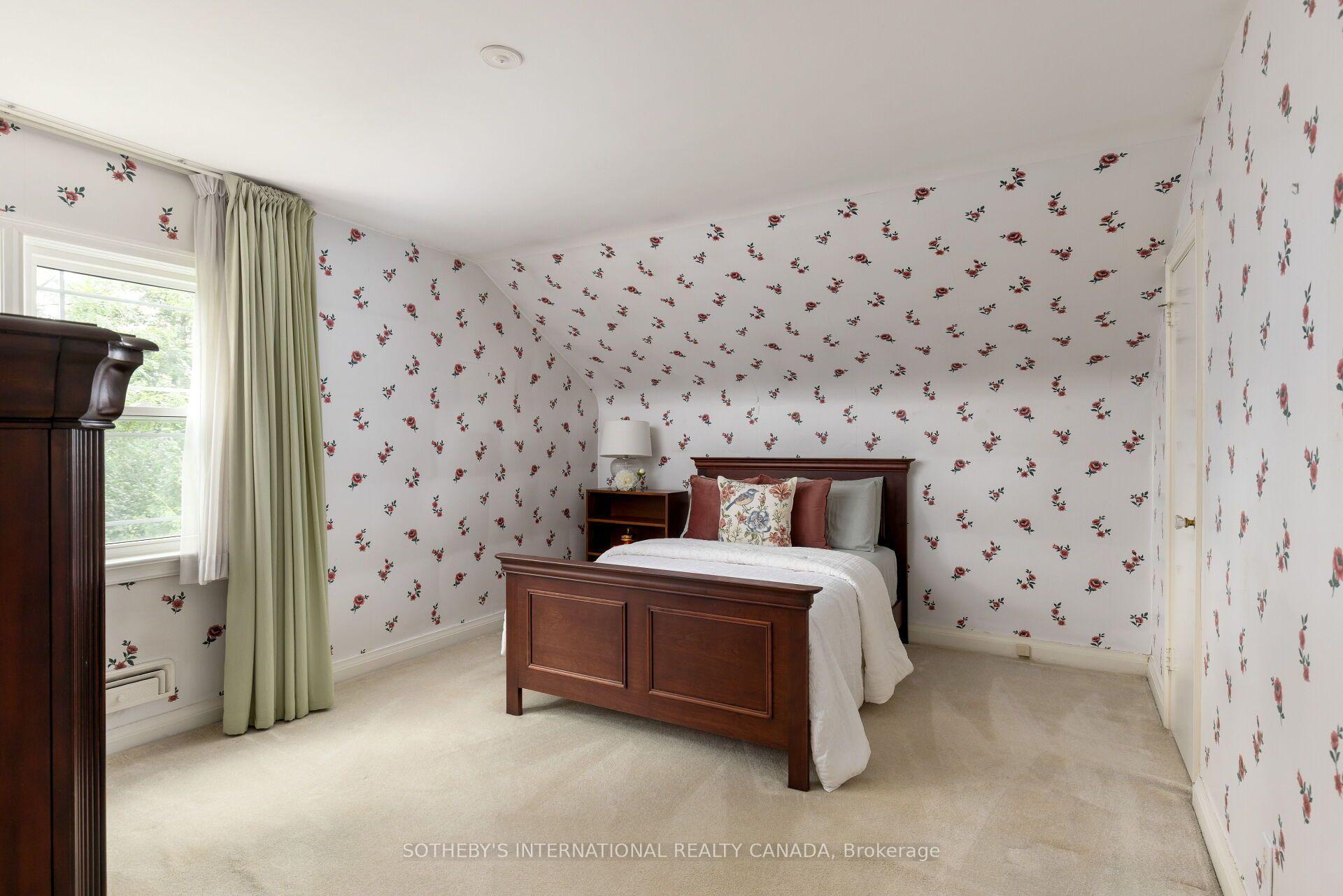 Photo 16 of 37 Hilldowntree Road, Etobicoke, Edenbridge-Humber Valley — HOMEH