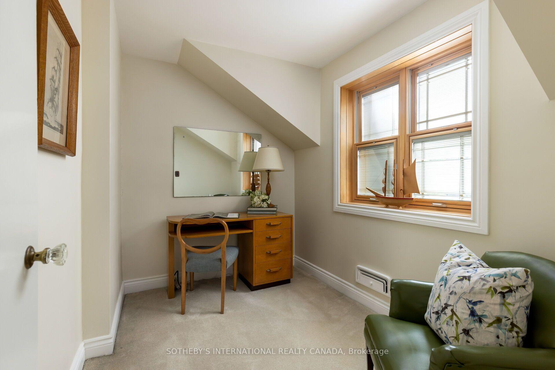 Photo 18 of 37 Hilldowntree Road, Etobicoke, Edenbridge-Humber Valley — HOMEH