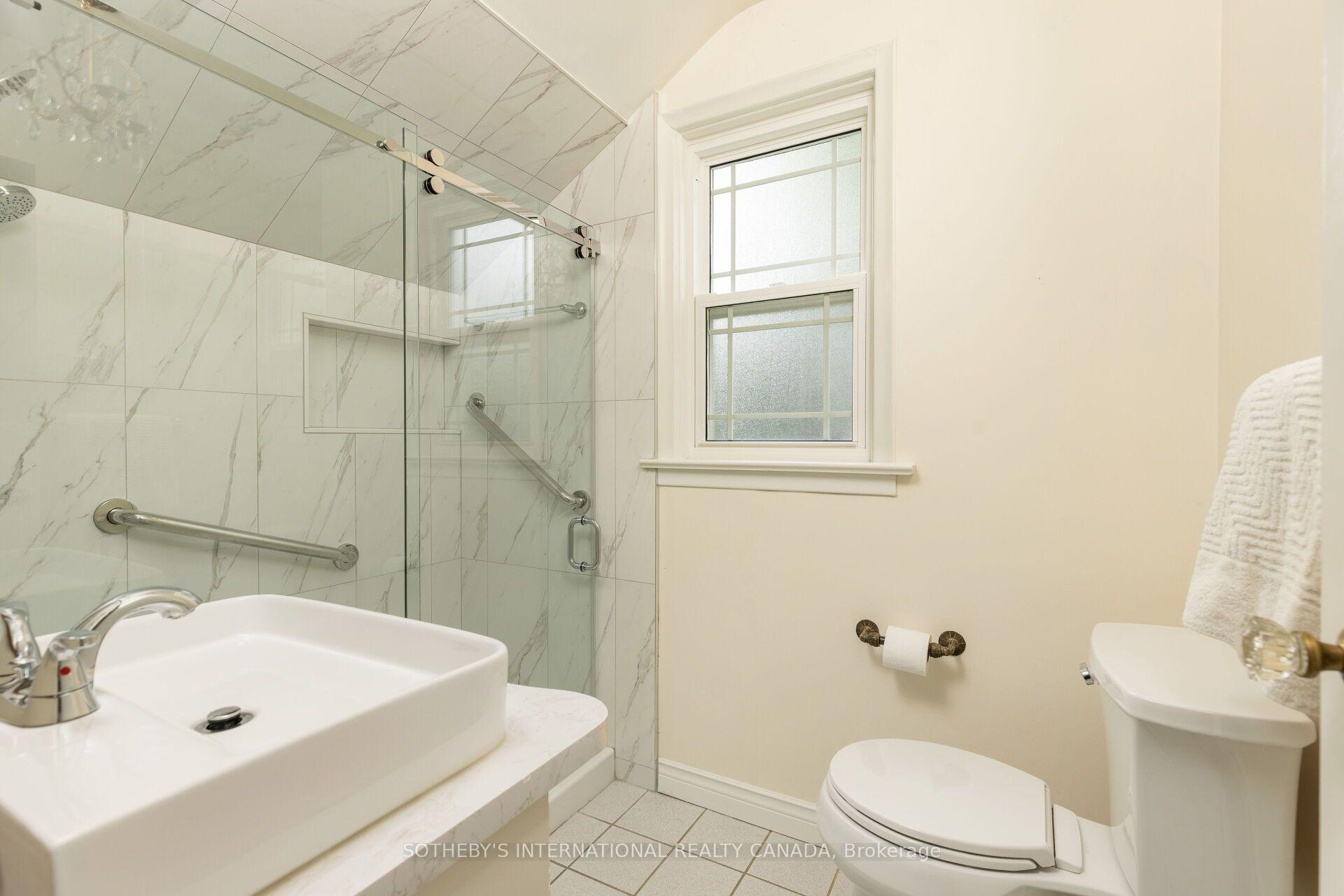 Photo 19 of 37 Hilldowntree Road, Etobicoke, Edenbridge-Humber Valley — HOMEH