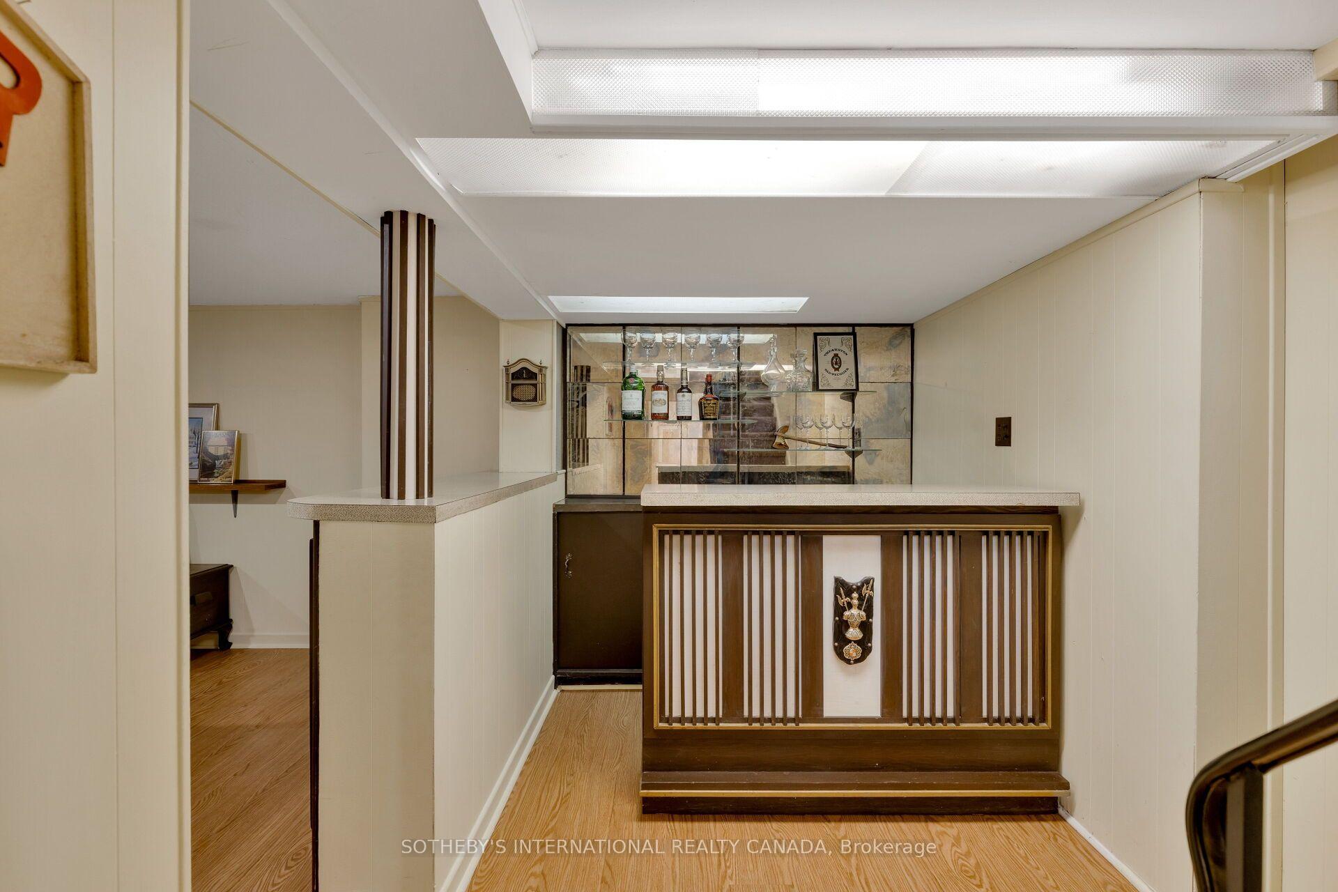 Photo 22 of 37 Hilldowntree Road, Etobicoke, Edenbridge-Humber Valley — HOMEH