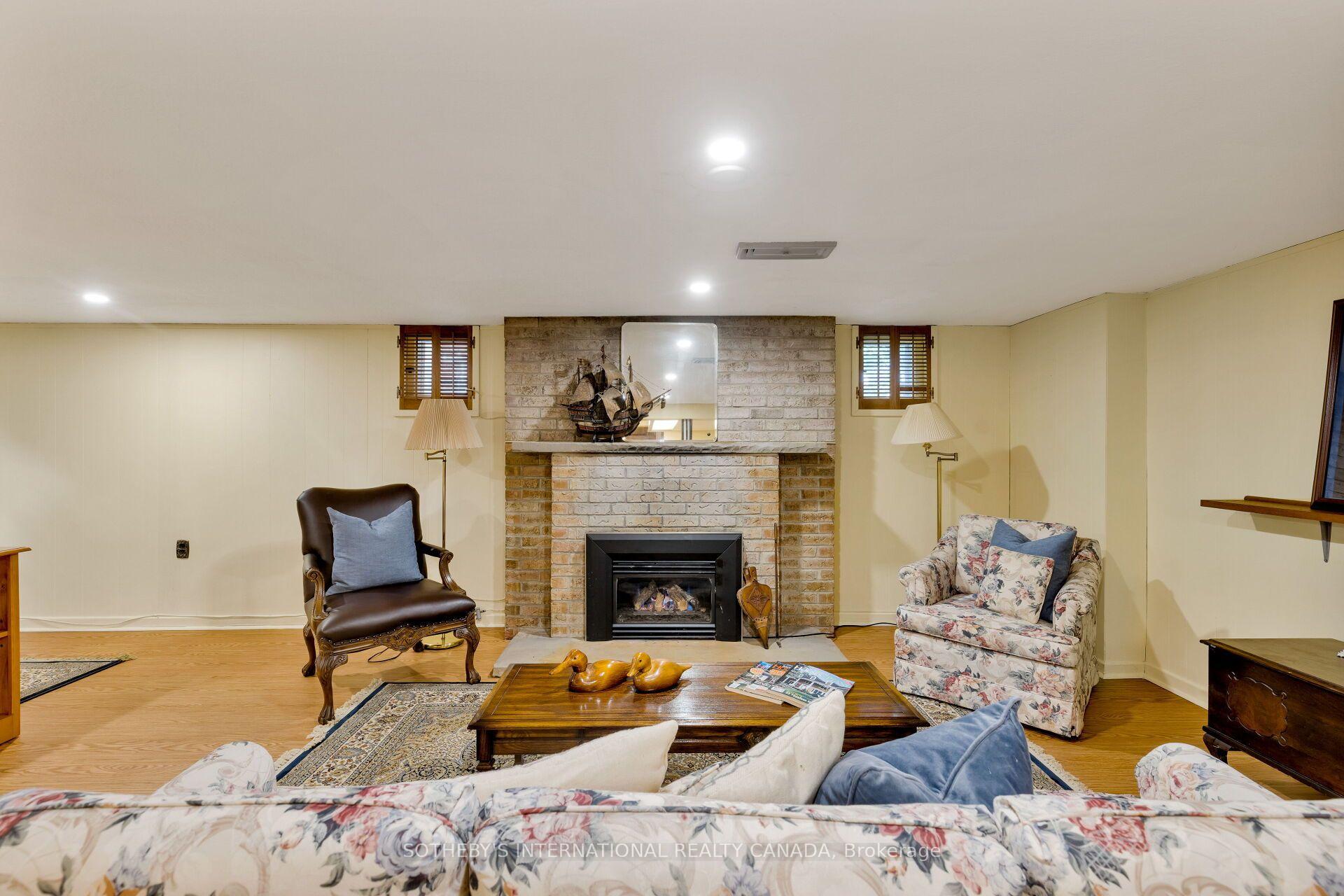 Photo 23 of 37 Hilldowntree Road, Etobicoke, Edenbridge-Humber Valley — HOMEH