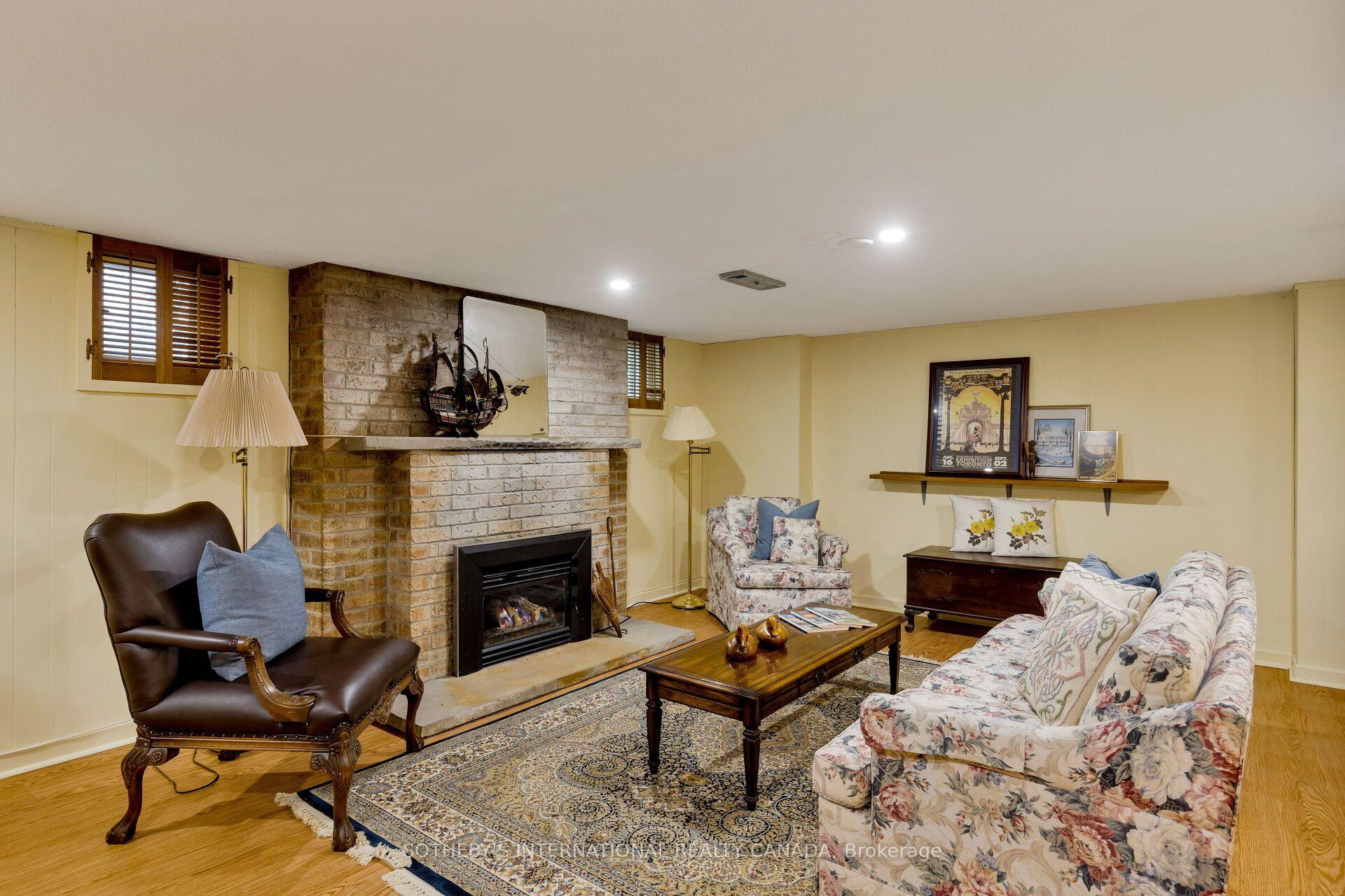 Photo 24 of 37 Hilldowntree Road, Etobicoke, Edenbridge-Humber Valley — HOMEH