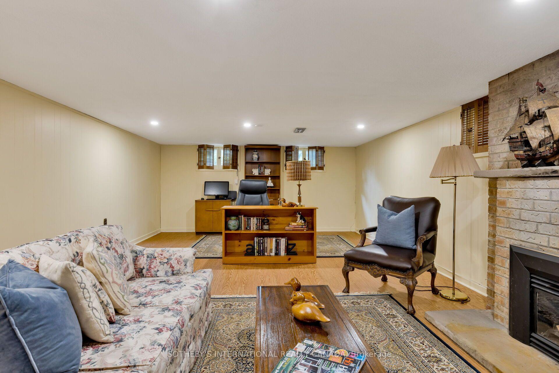 Photo 25 of 37 Hilldowntree Road, Etobicoke, Edenbridge-Humber Valley — HOMEH