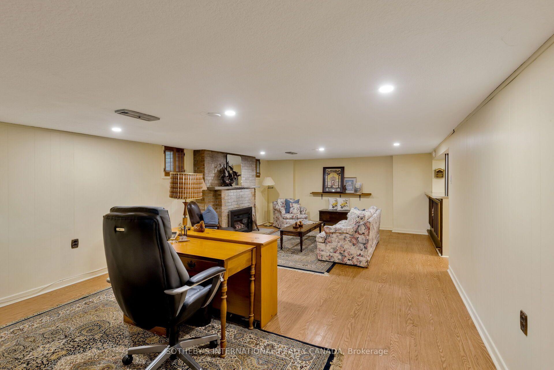 Photo 28 of 37 Hilldowntree Road, Etobicoke, Edenbridge-Humber Valley — HOMEH