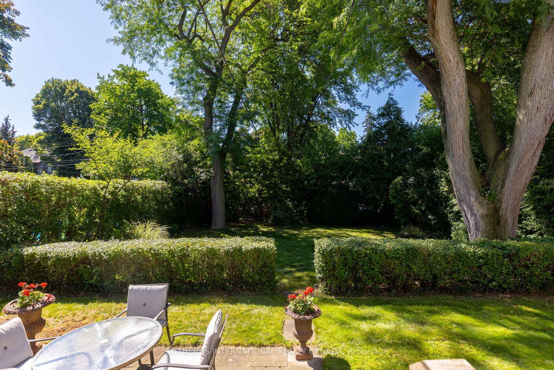 Photo 33 of 37 Hilldowntree Road, Etobicoke, Edenbridge-Humber Valley — HOMEH