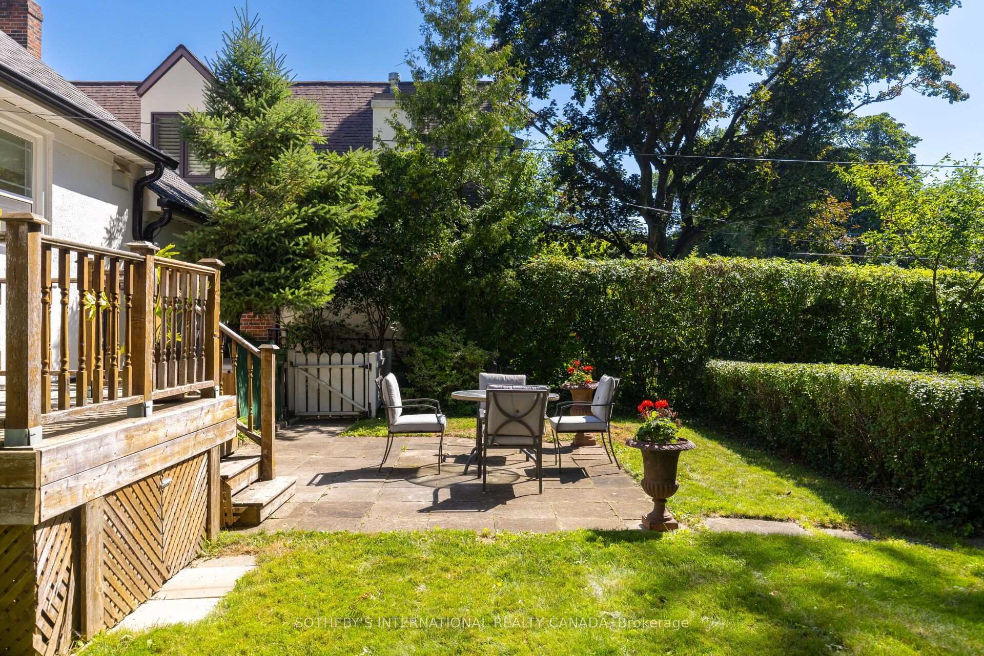Photo 34 of 37 Hilldowntree Road, Etobicoke, Edenbridge-Humber Valley — HOMEH