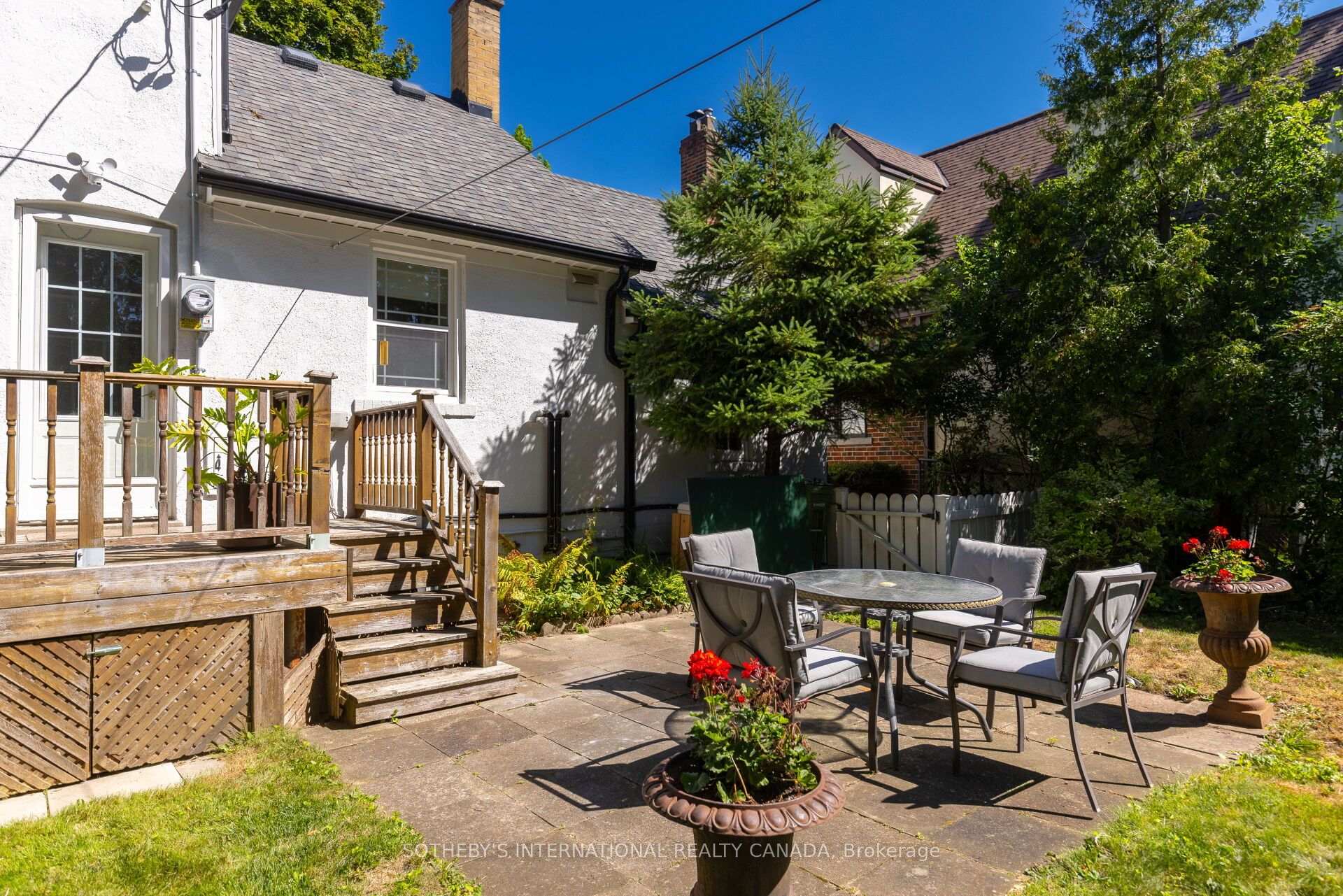 Photo 35 of 37 Hilldowntree Road, Etobicoke, Edenbridge-Humber Valley — HOMEH