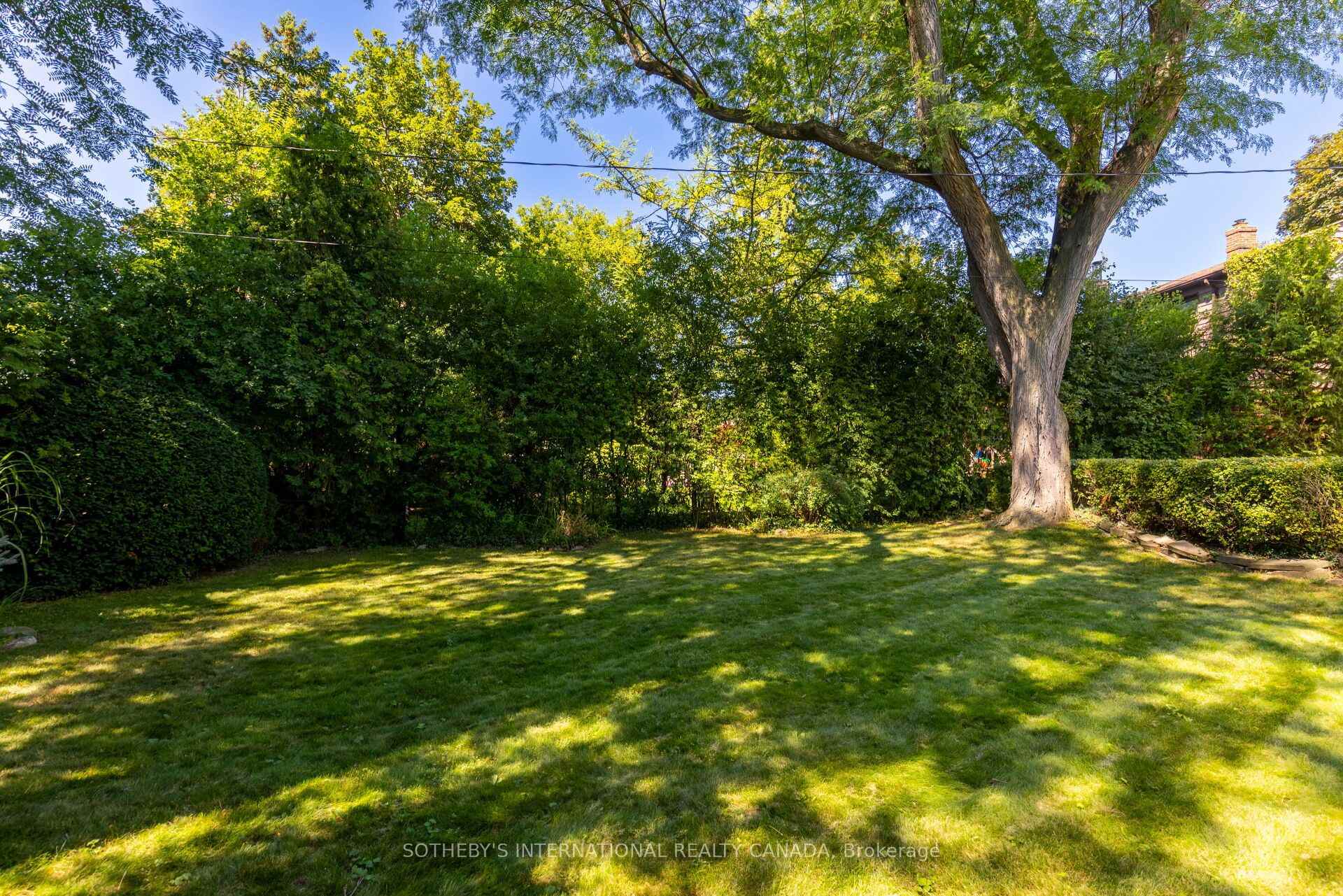 Photo 36 of 37 Hilldowntree Road, Etobicoke, Edenbridge-Humber Valley — HOMEH