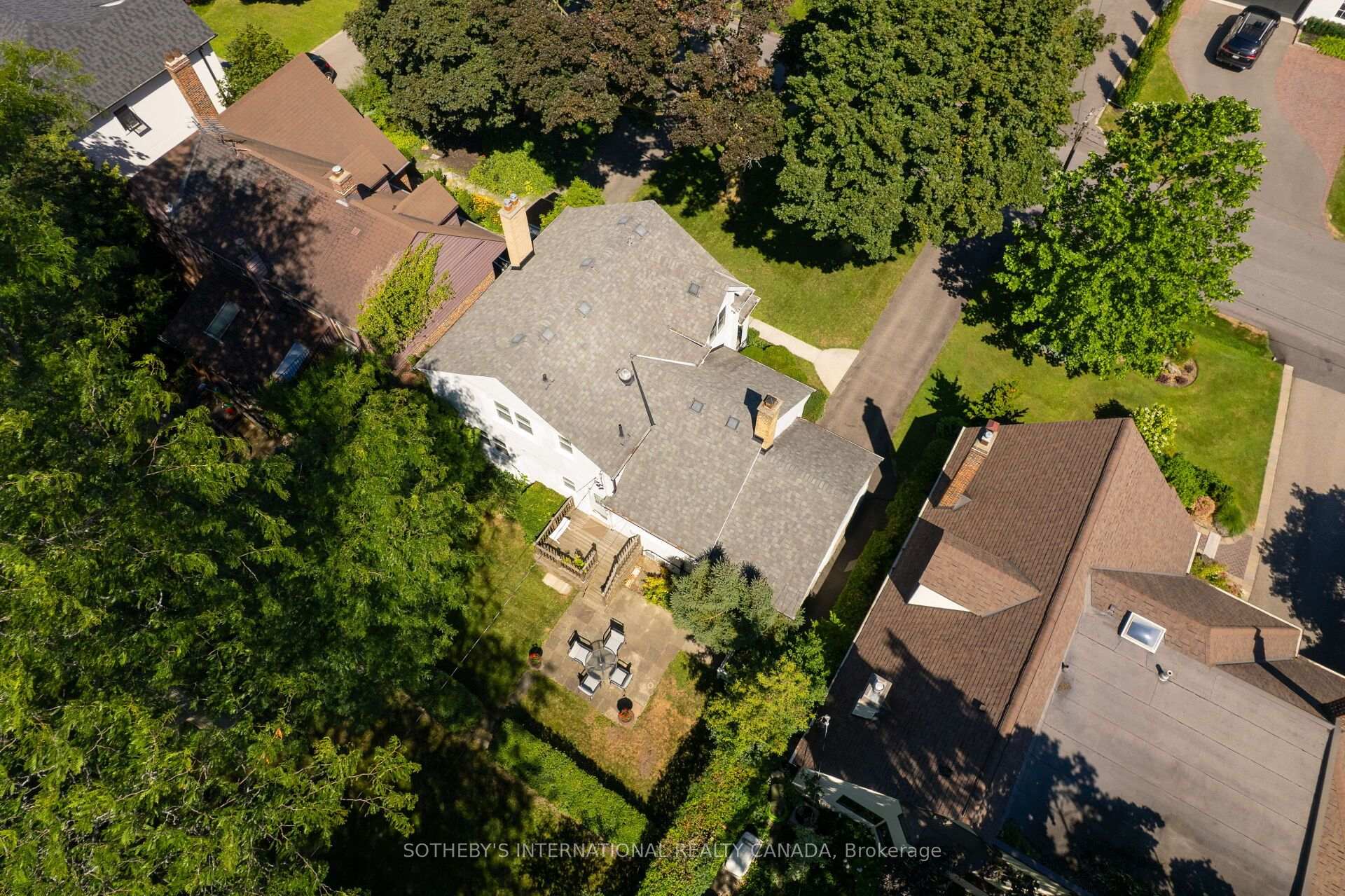 Photo 39 of 37 Hilldowntree Road, Etobicoke, Edenbridge-Humber Valley — HOMEH