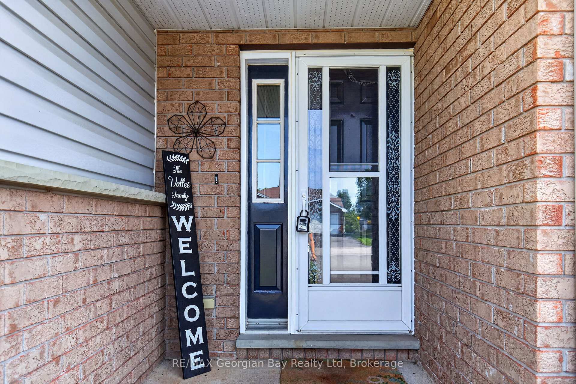 Photo 2 of 3 Copeland Street, Penetanguishene — HOMEH