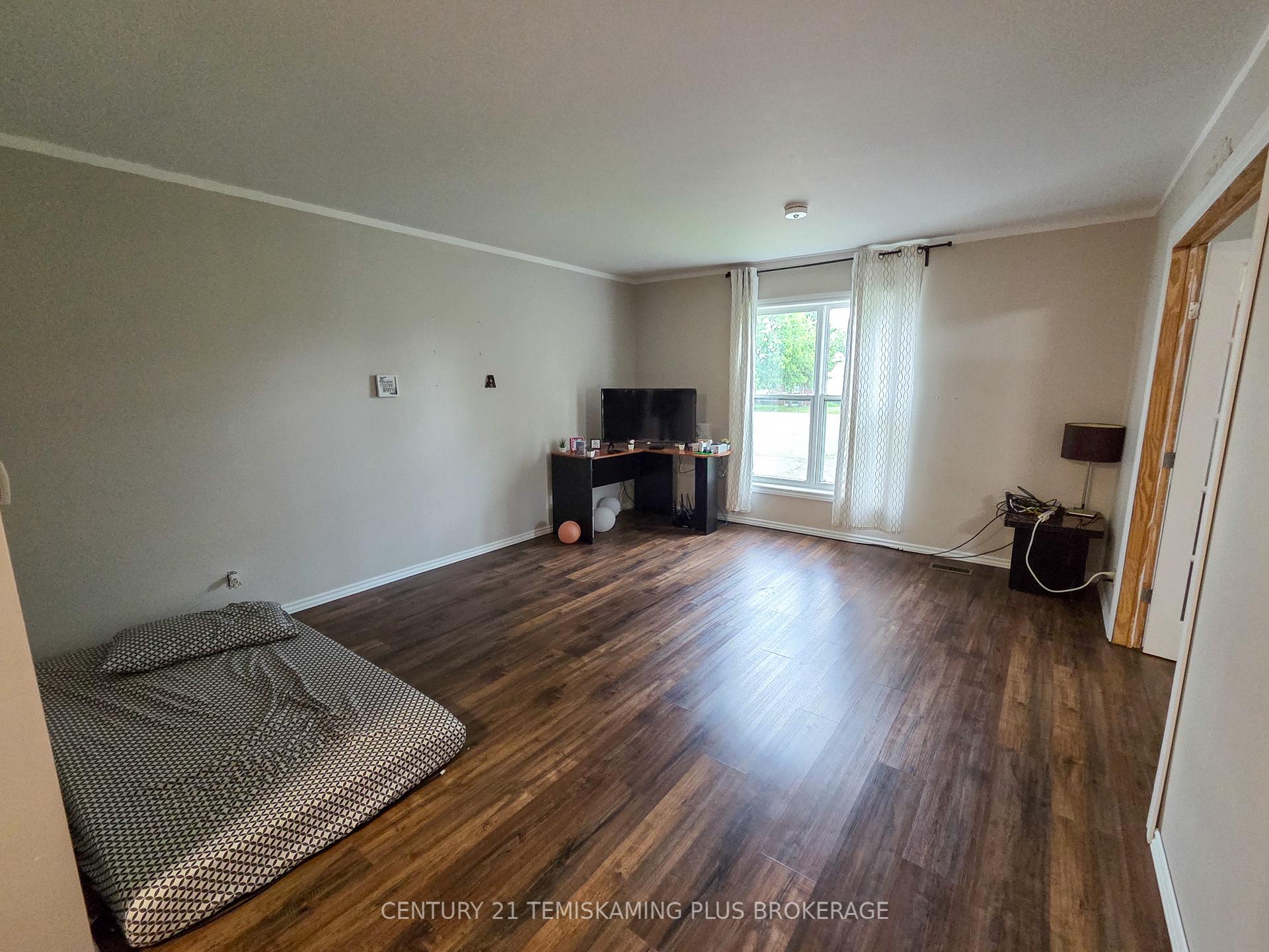 Photo 3 of 126 Fourth Avenue, Englehart — HOMEH