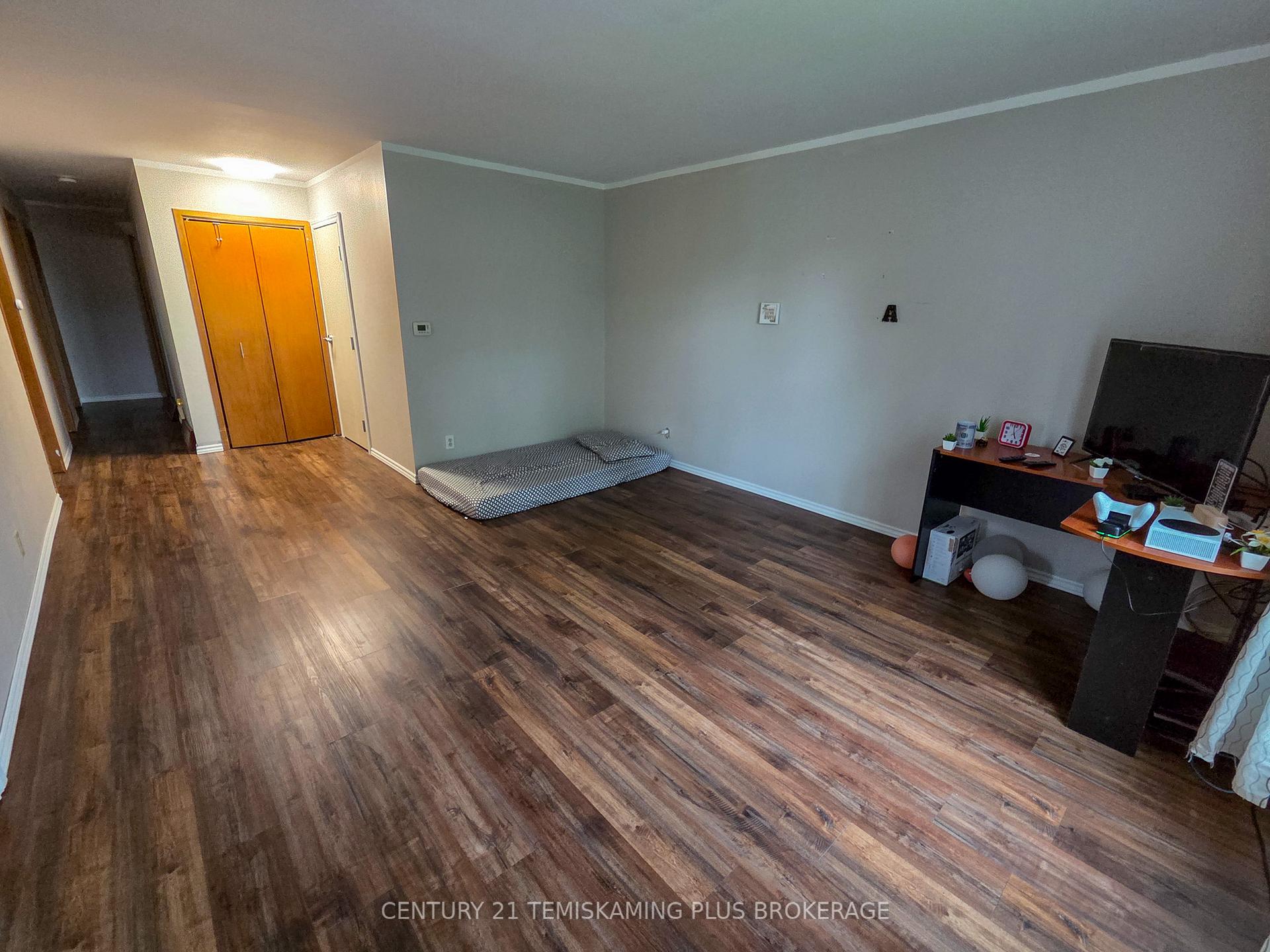 Photo 4 of 126 Fourth Avenue, Englehart — HOMEH