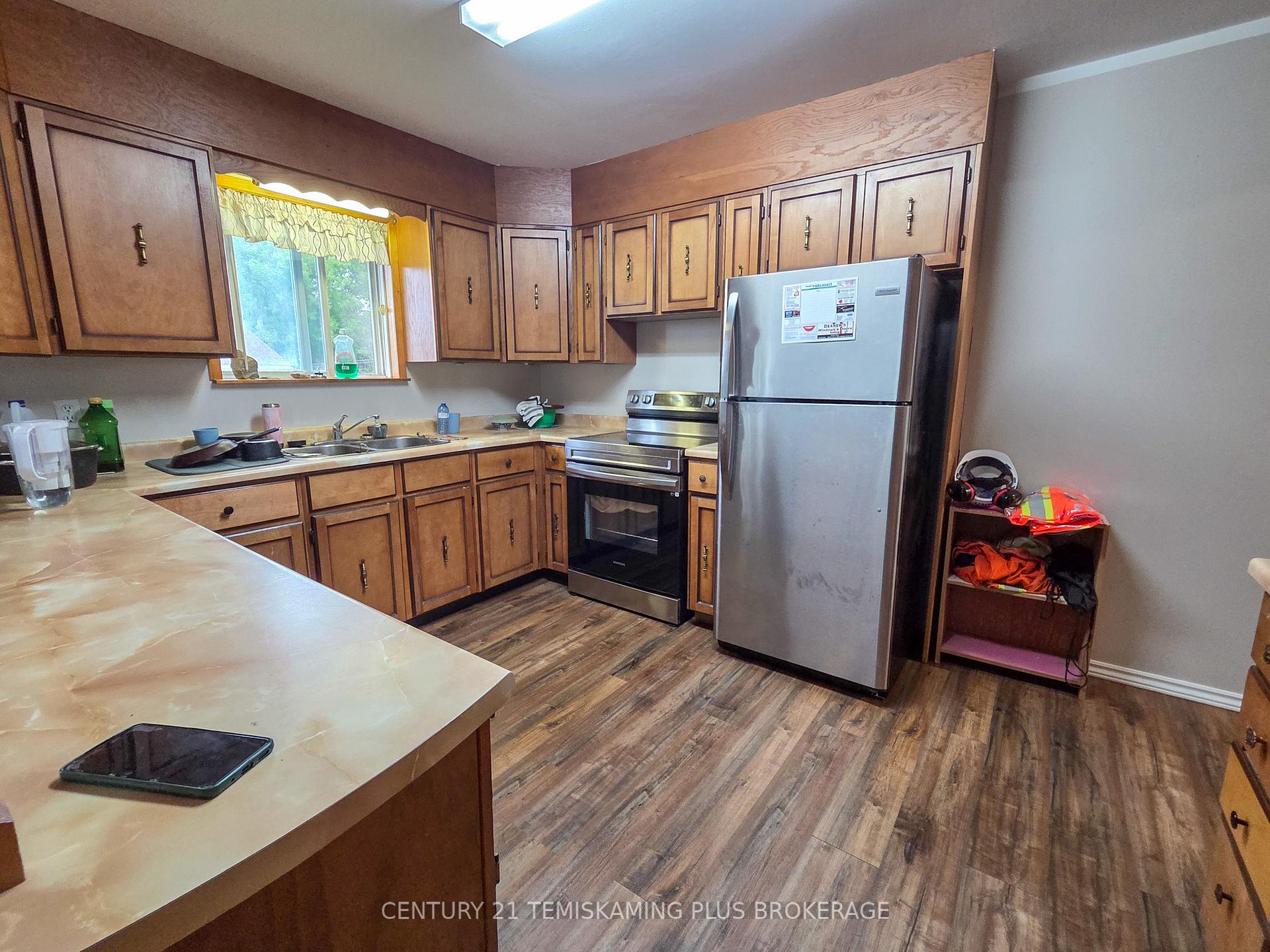Photo 7 of 126 Fourth Avenue, Englehart — HOMEH
