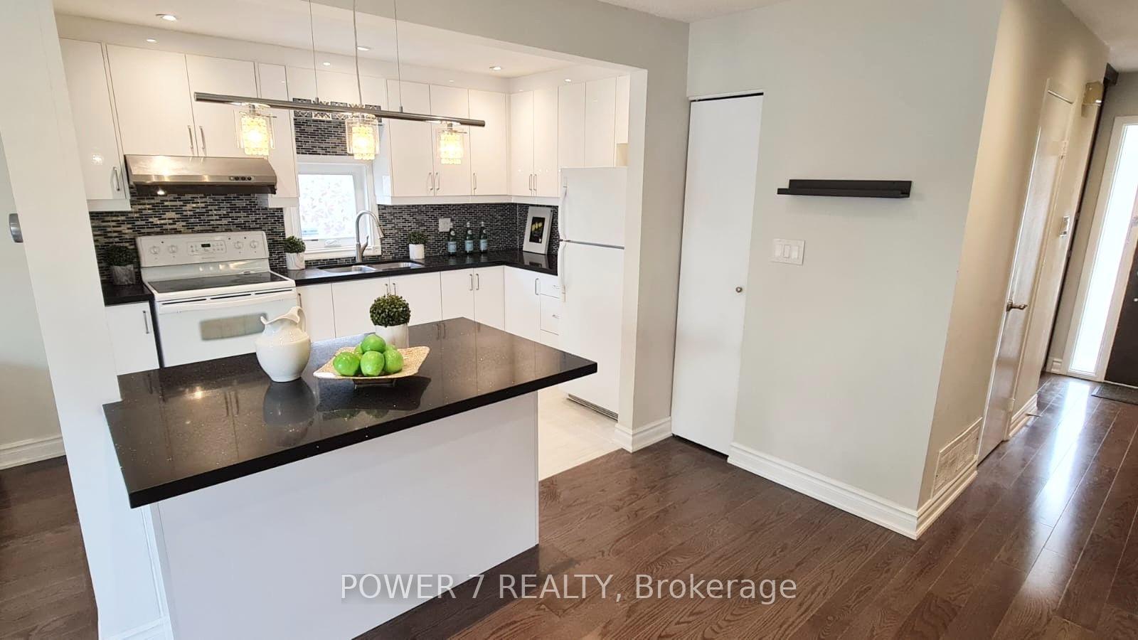Photo 7 of 139 Carolbreen Square, Scarborough, Agincourt North — HOMEH