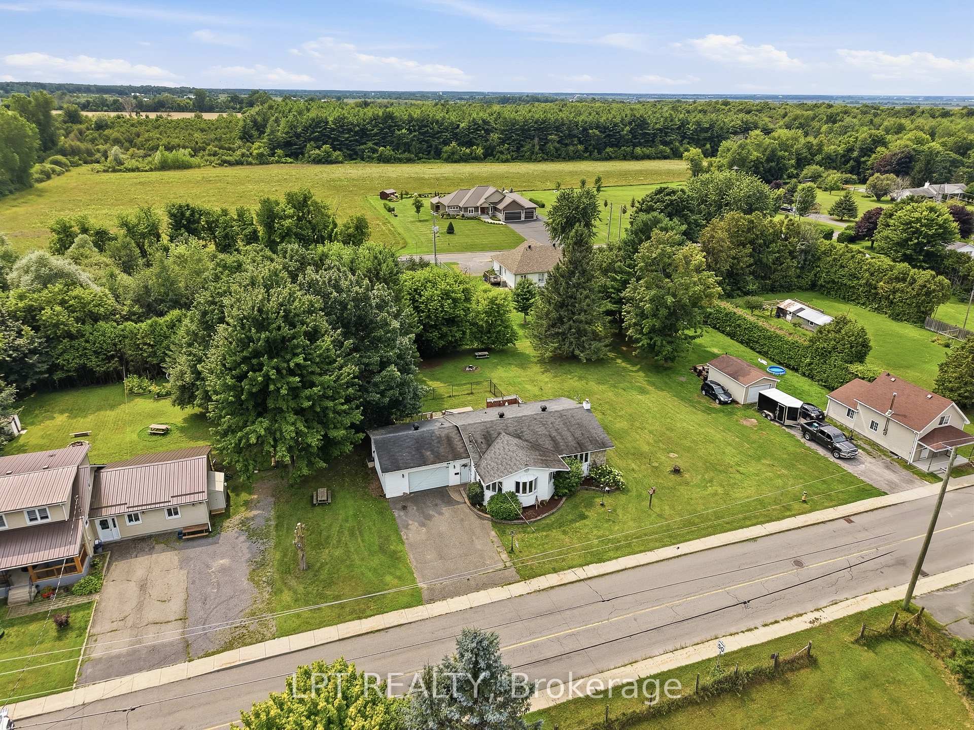 Photo 32 of 41 St Polycarp Street, North Stormont, Moose Creek — HOMEH